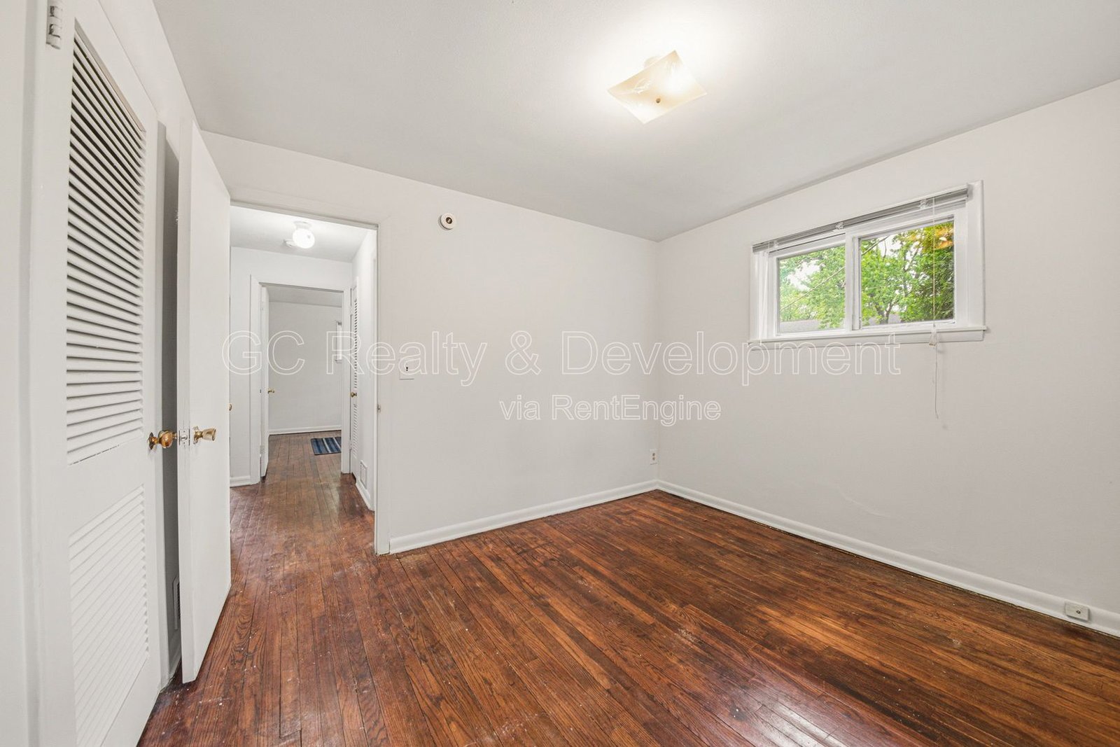 *** Enjoy June Rent-Free! / 2 BDRM / CENTRAL AC / SS APPL / PARKING INCLUDED / ONLY PAY GAS & ELECTRIC *** property image