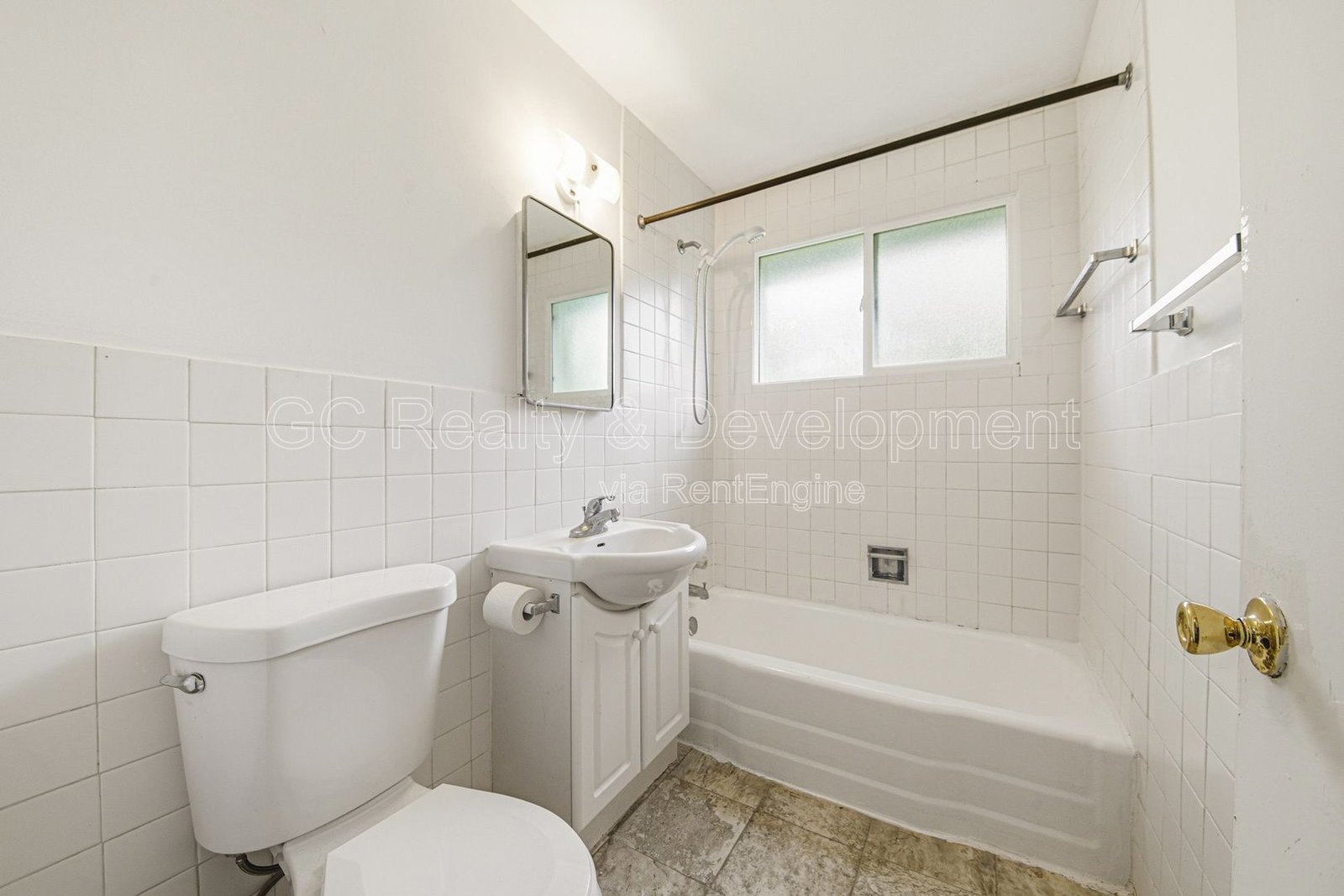 *** Enjoy June Rent-Free! / 2 BDRM / CENTRAL AC / SS APPL / PARKING INCLUDED / ONLY PAY GAS & ELECTRIC *** property image