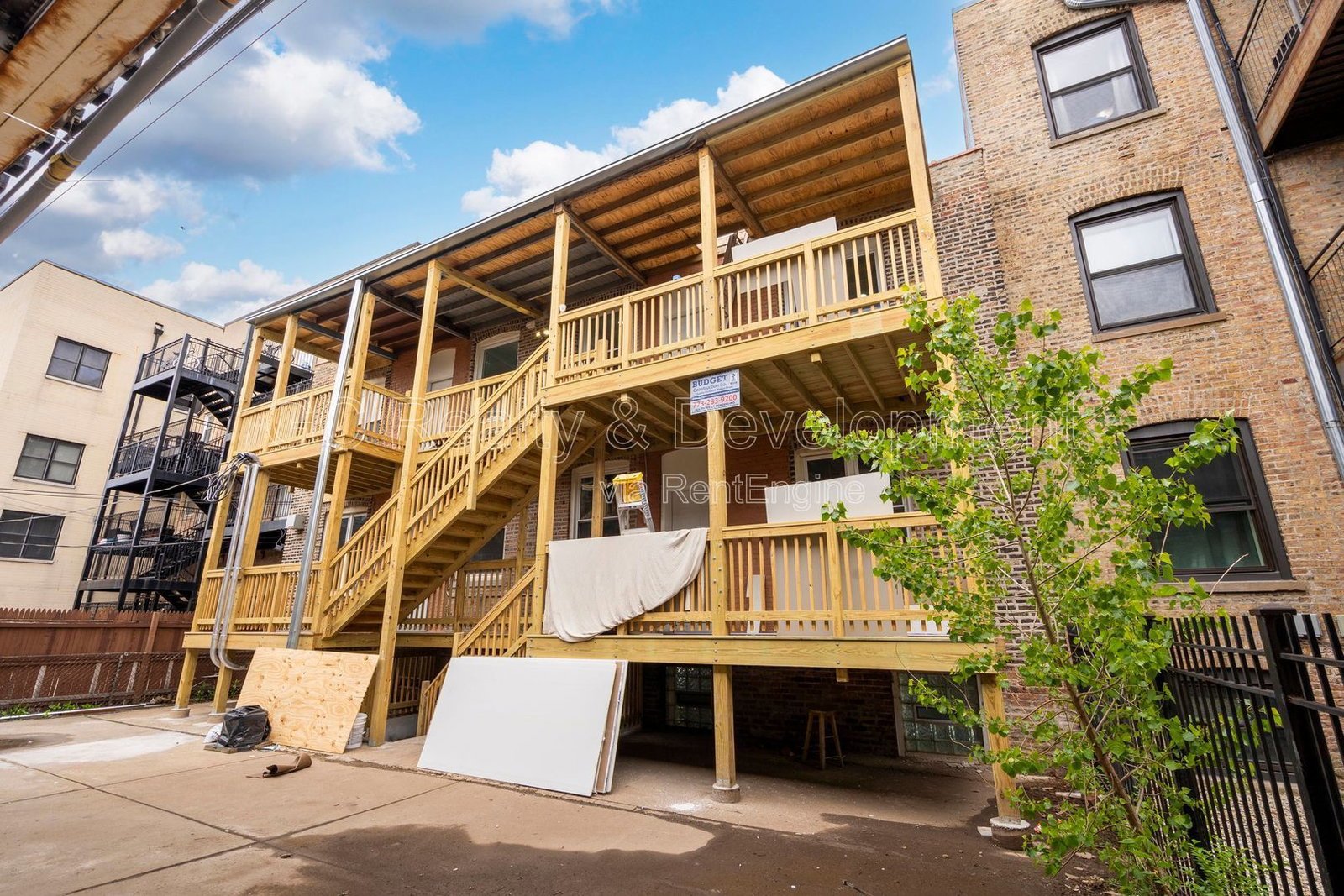 *** WRIGLEYVILLE / 2 BDRM - 1.5 BTH / PET FRIENDLY / IN UNIT LAUNDRY / WALK TO TRAIN *** property image