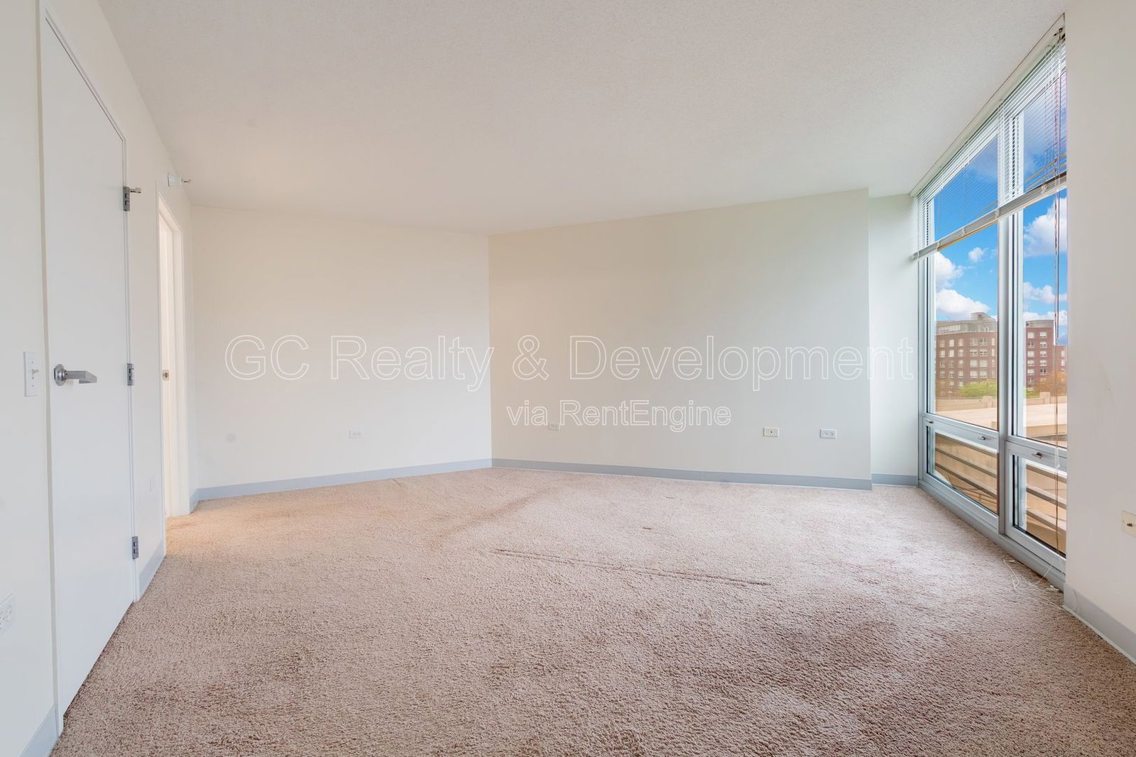 *** 2 BDRM - 2 BTH / WIFI INCL - ONLY PAY ELECTRIC / ON SITE GYM / POOL & HOT TUB / ASSIGNED PARKING *** property image