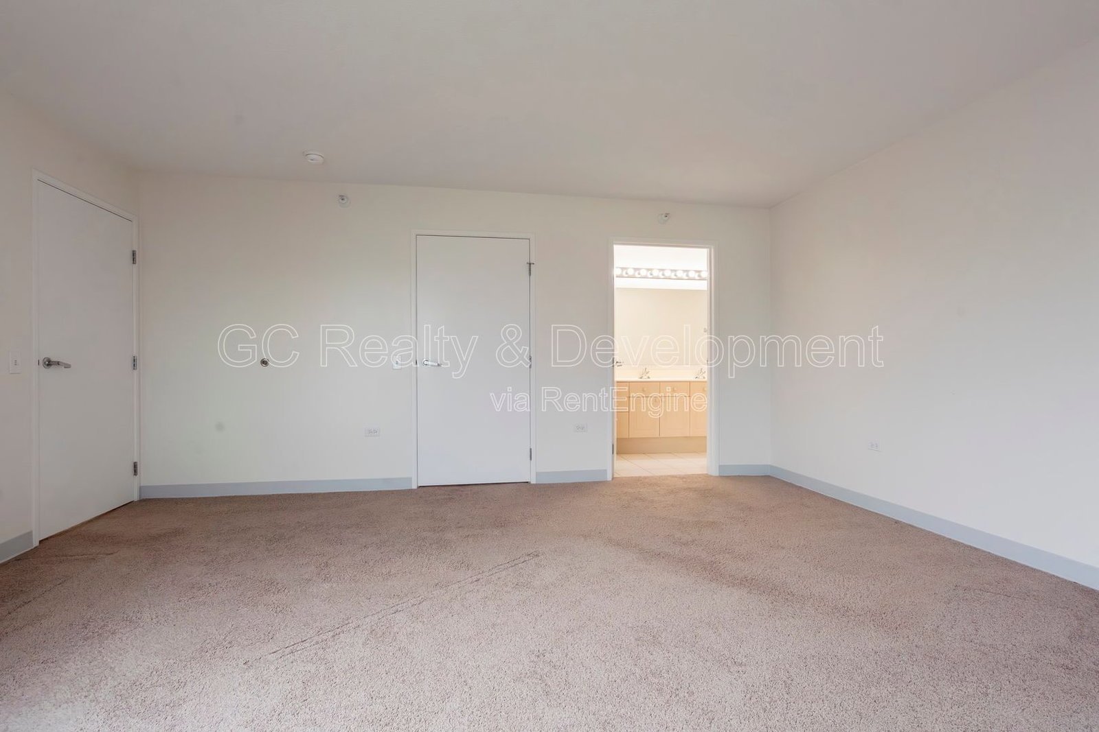 *** 2 BDRM - 2 BTH / WIFI INCL - ONLY PAY ELECTRIC / ON SITE GYM / POOL & HOT TUB / ASSIGNED PARKING *** property image