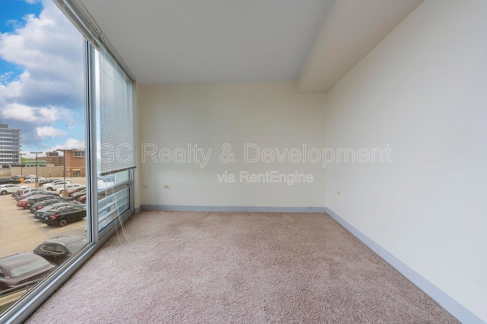 *** 2 BDRM - 2 BTH / WIFI INCL - ONLY PAY ELECTRIC / ON SITE GYM / POOL & HOT TUB / ASSIGNED PARKING *** property image