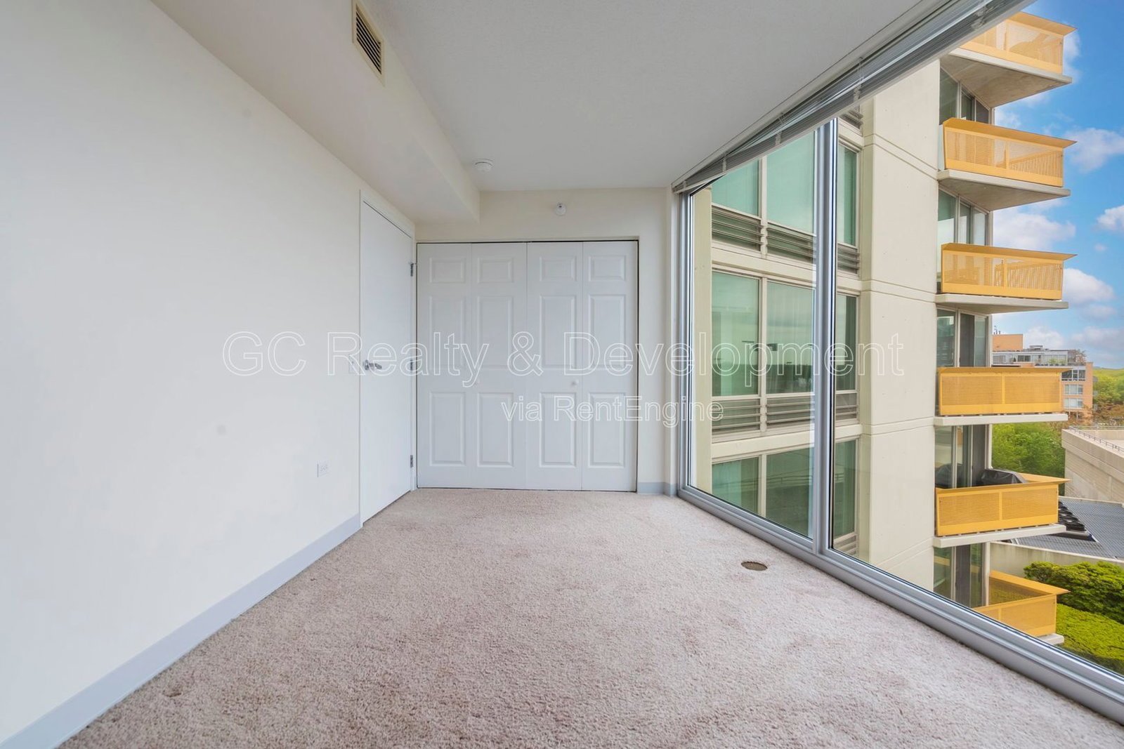 *** 2 BDRM - 2 BTH / WIFI INCL - ONLY PAY ELECTRIC / ON SITE GYM / POOL & HOT TUB / ASSIGNED PARKING *** property image