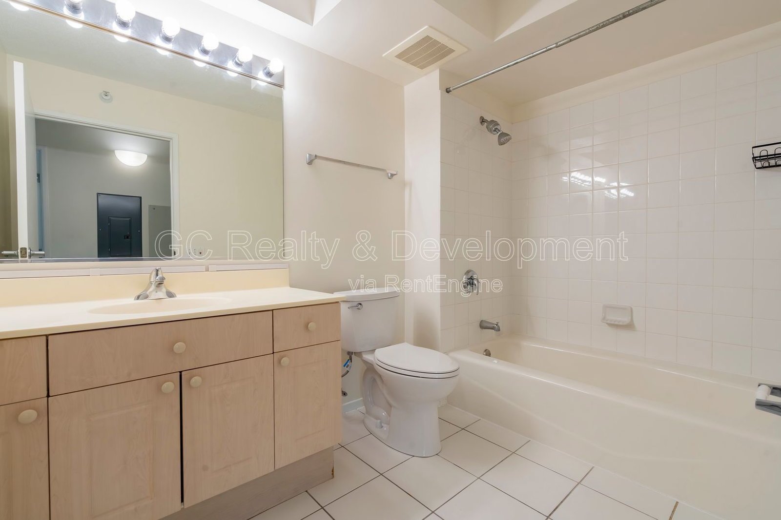 *** 2 BDRM - 2 BTH / WIFI INCL - ONLY PAY ELECTRIC / ON SITE GYM / POOL & HOT TUB / ASSIGNED PARKING *** property image