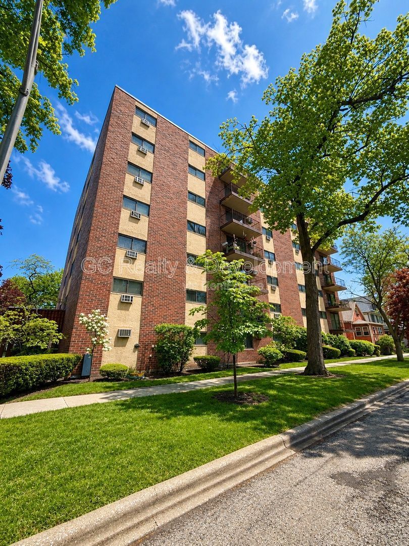 *** 2 BDRM - 2 BTH / ONLY PAY ELECTRIC / LAUNDRY ON SITE / PARKING INCL *** property image