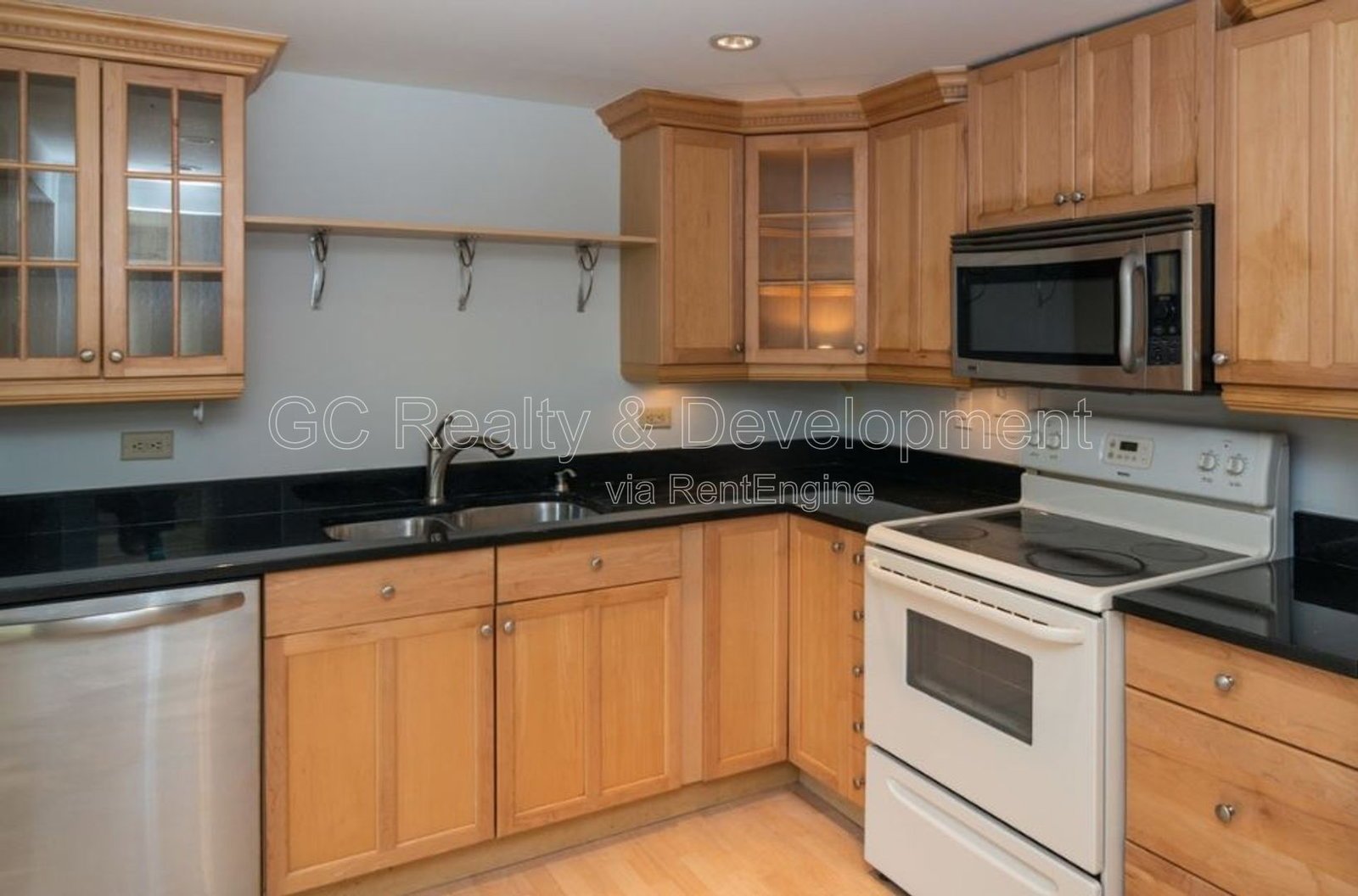 *** 2 BDRM - 2 BTH / ONLY PAY ELECTRIC / LAUNDRY ON SITE / PARKING INCL *** property image