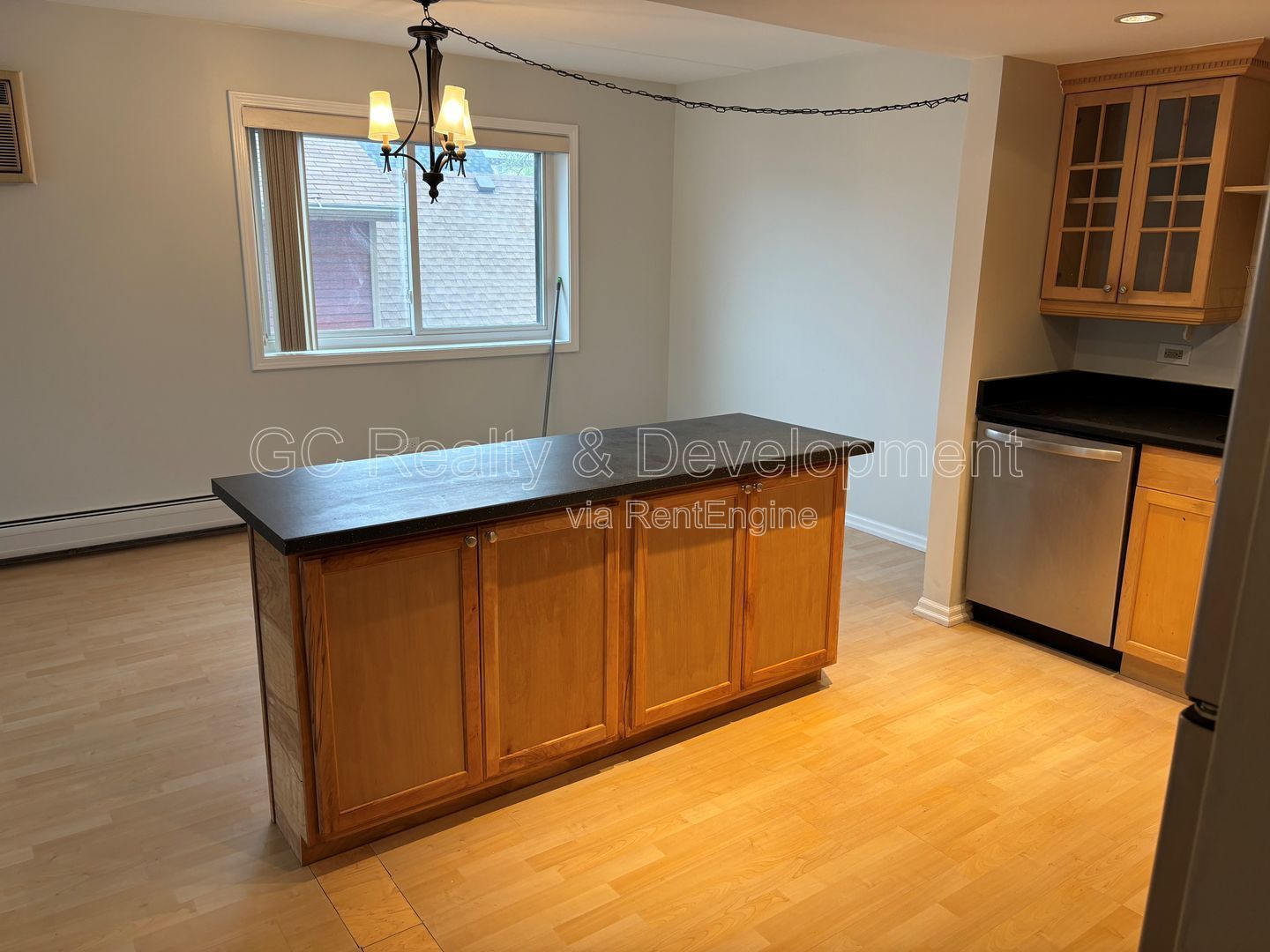 *** 2 BDRM - 2 BTH / ONLY PAY ELECTRIC / LAUNDRY ON SITE / PARKING INCL *** property image
