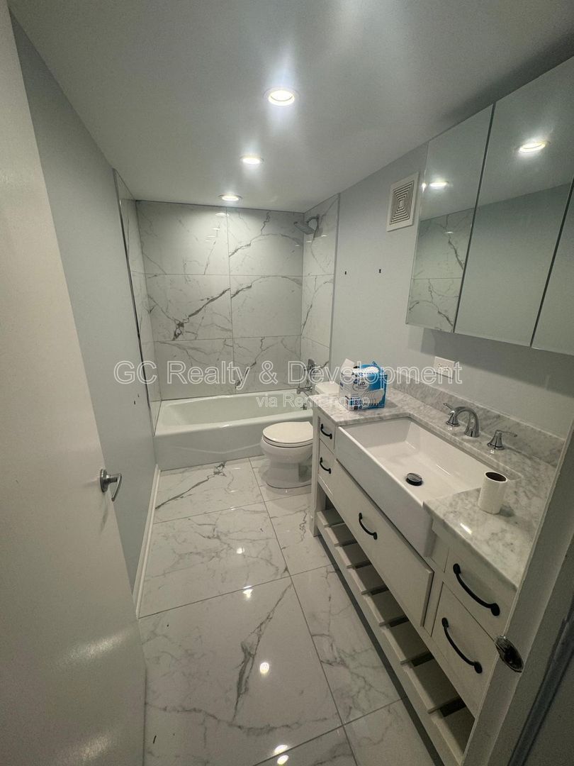 *** 2 BDRM - 2 BTH / ONLY PAY ELECTRIC / LAUNDRY ON SITE / PARKING INCL *** property image