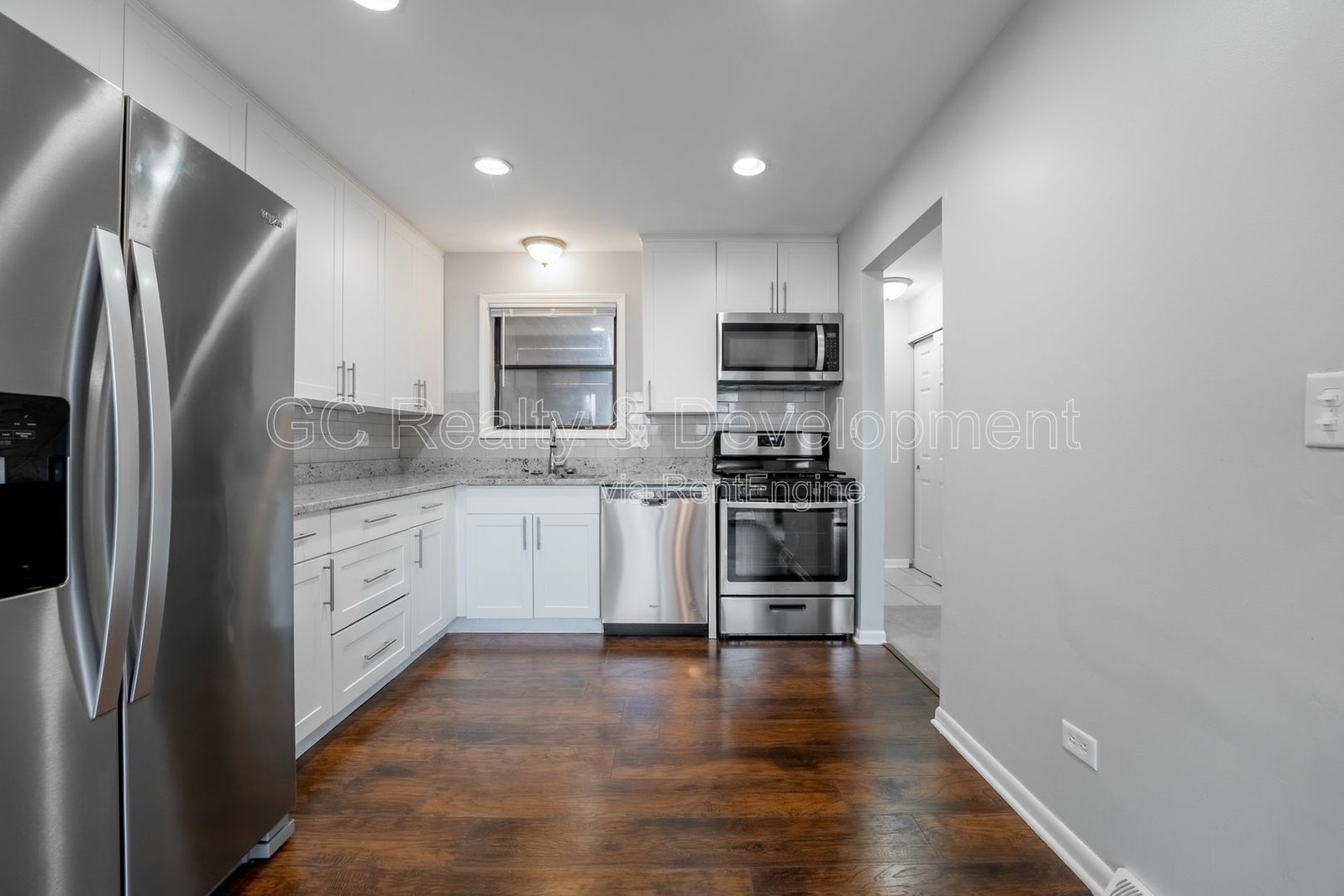 *** RECENTLY UPDATED / LARGE CLOSETS / W&D IN UNIT / COMMUTER FRIENDLY / SS APPL *** property image