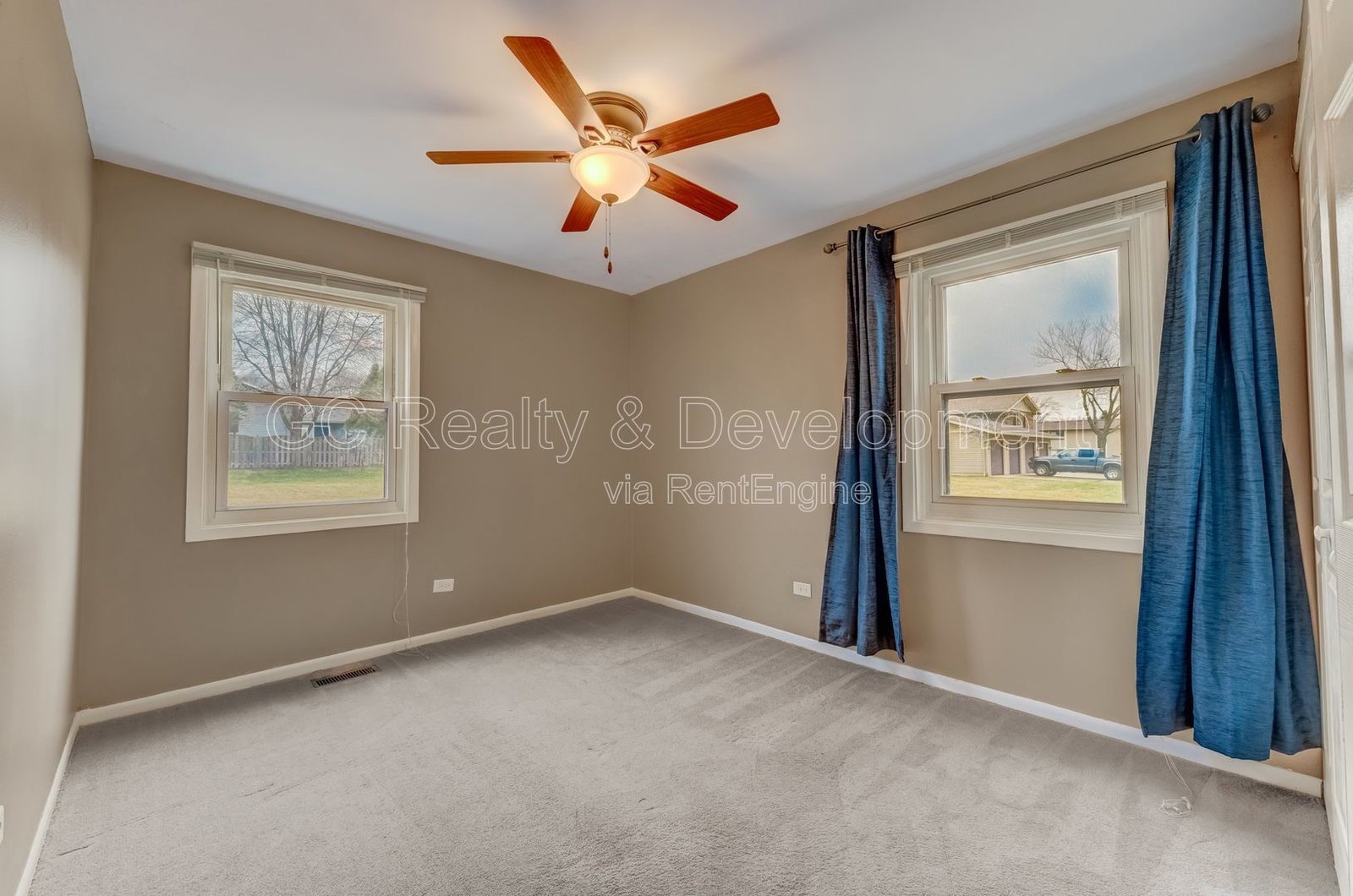 *** RECENTLY UPDATED / LARGE CLOSETS / W&D IN UNIT / COMMUTER FRIENDLY / SS APPL *** property image
