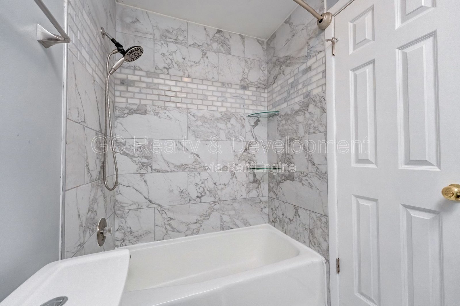 *** RECENTLY UPDATED / LARGE CLOSETS / W&D IN UNIT / COMMUTER FRIENDLY / SS APPL *** property image