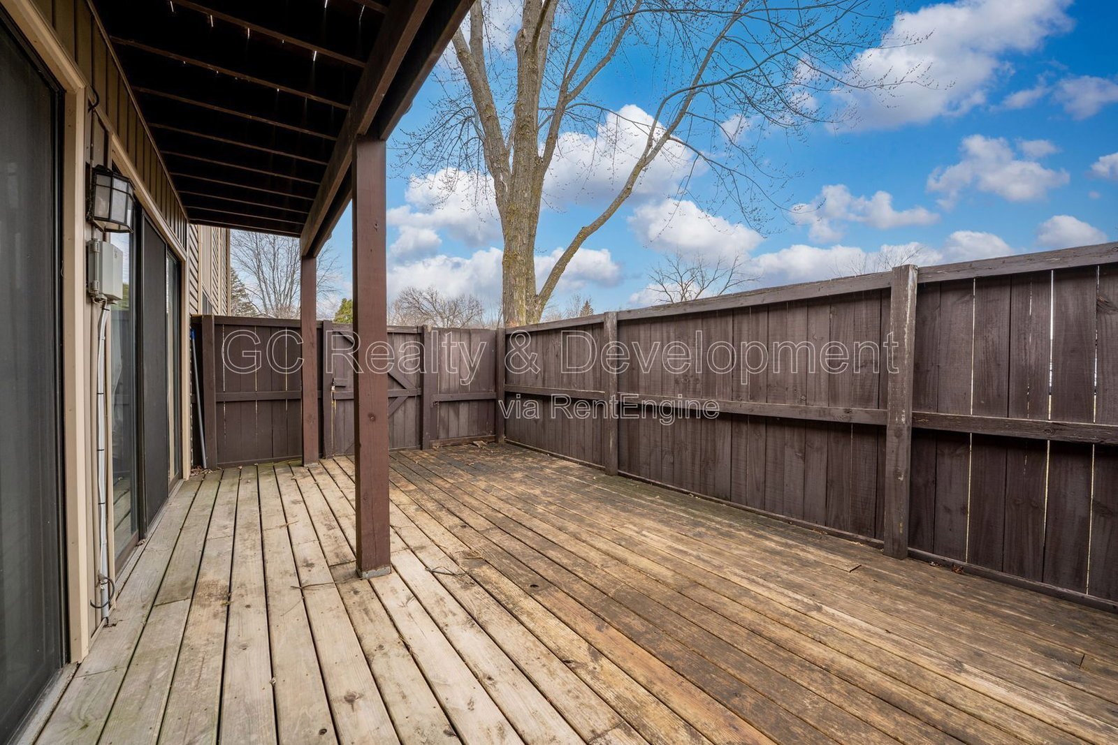 *** RECENTLY UPDATED / LARGE CLOSETS / W&D IN UNIT / COMMUTER FRIENDLY / SS APPL *** property image