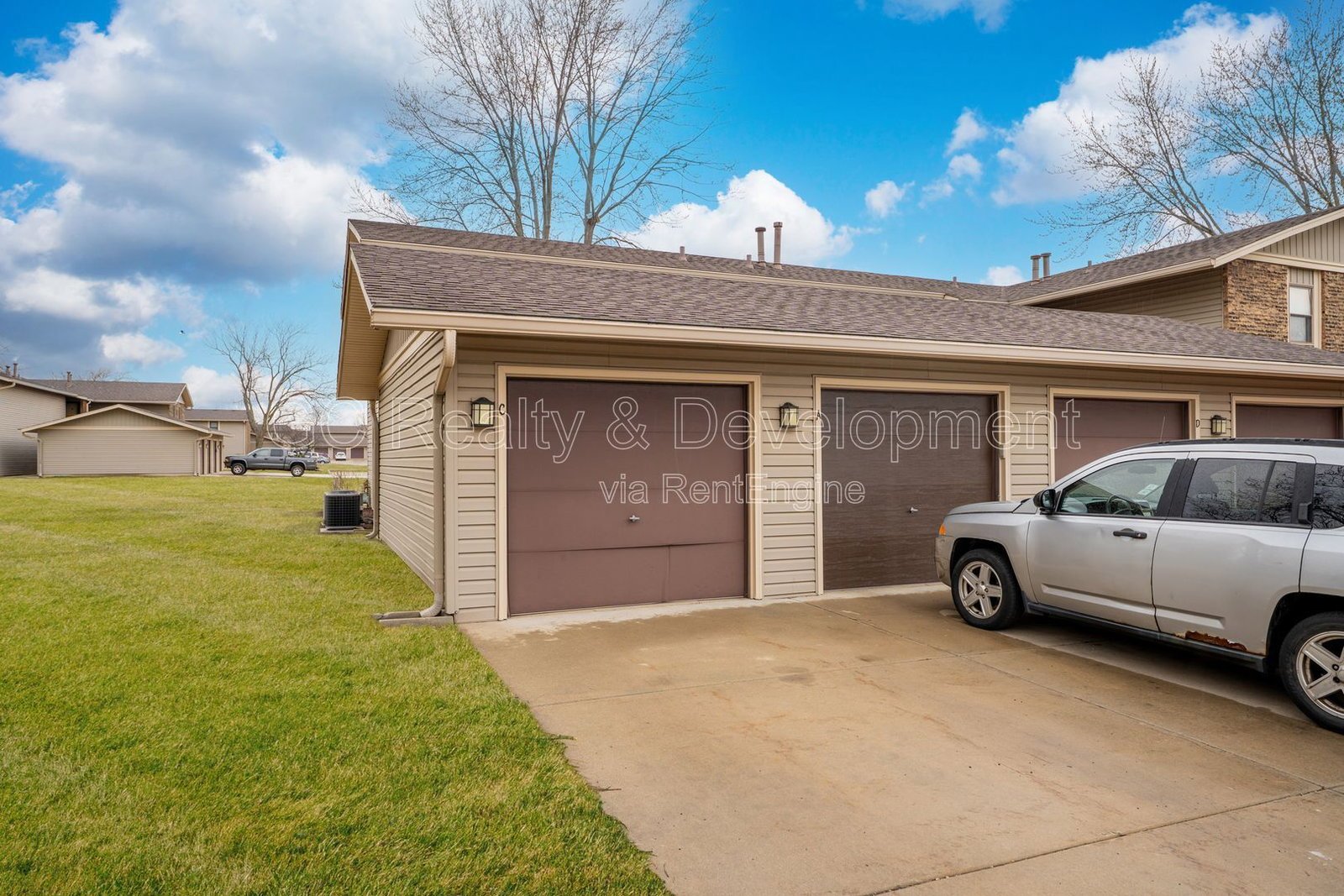*** RECENTLY UPDATED / LARGE CLOSETS / W&D IN UNIT / COMMUTER FRIENDLY / SS APPL *** property image