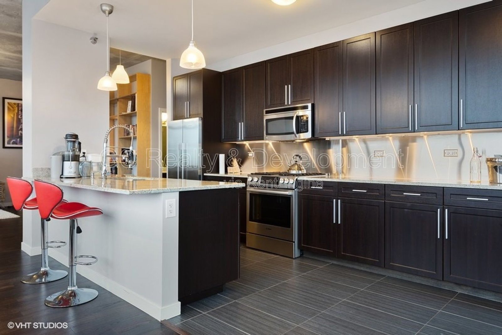 *** WEST LOOP / 2 BDRM - 3 BTH / PET FRIENDLY / 2 PARKING SPOTS / CABLE & STORAGE INCL *** property image