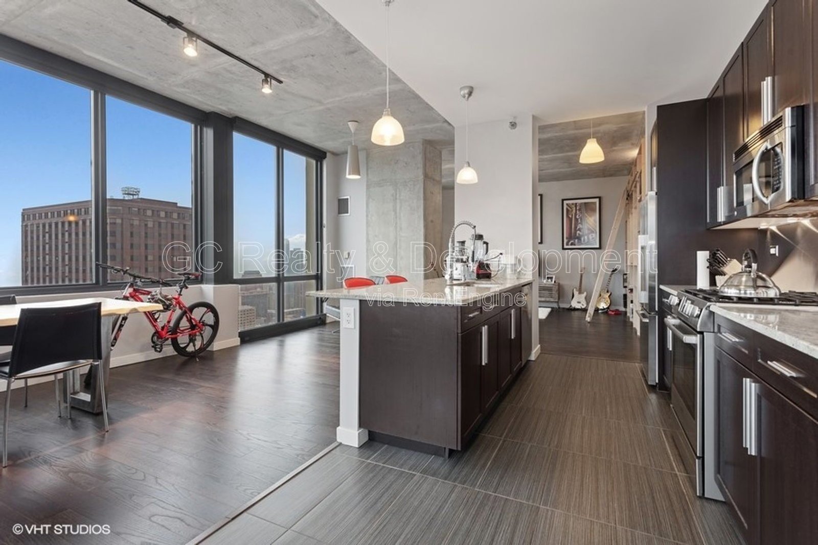 *** WEST LOOP / 2 BDRM - 3 BTH / PET FRIENDLY / 2 PARKING SPOTS / CABLE & STORAGE INCL *** property image
