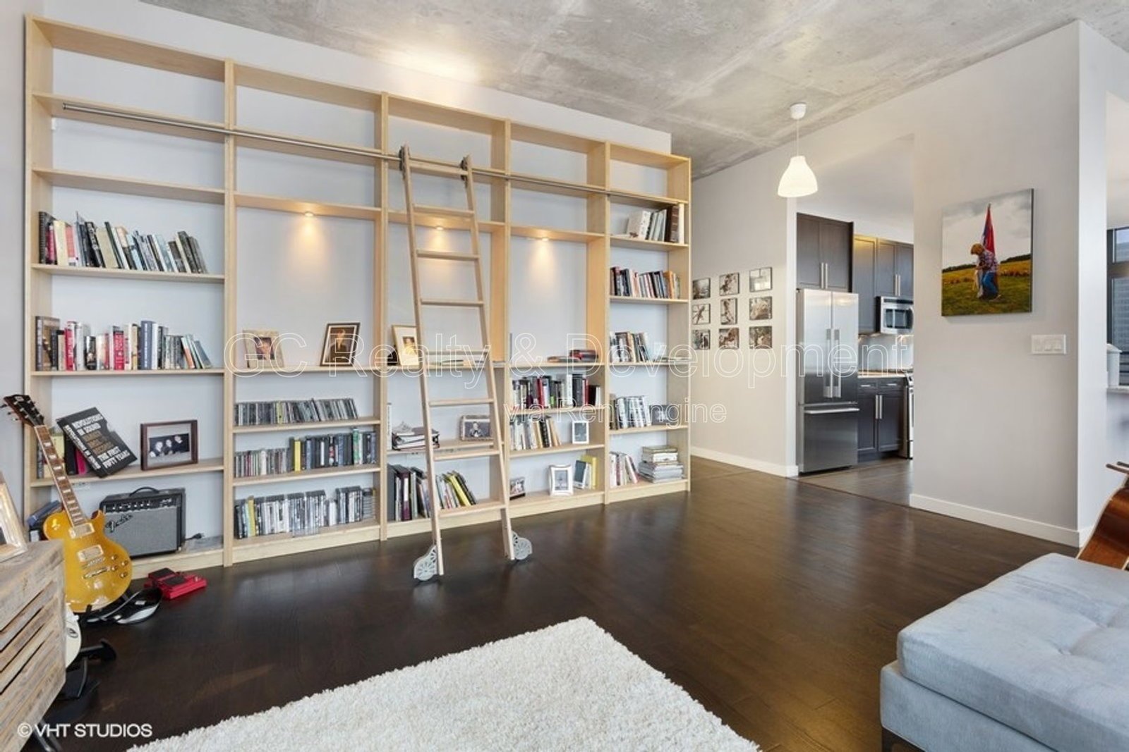 *** WEST LOOP / 2 BDRM - 3 BTH / PET FRIENDLY / 2 PARKING SPOTS / CABLE & STORAGE INCL *** property image
