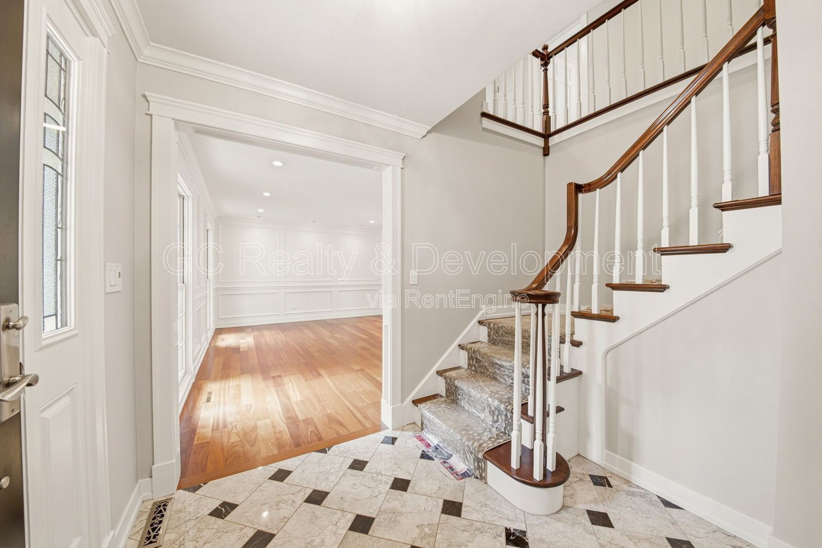 *** 5BR- 3.5BA / 2600+ SQFT / HARDWOOD FLOORS / FENCED YARD / CENTRAL AIR *** property image