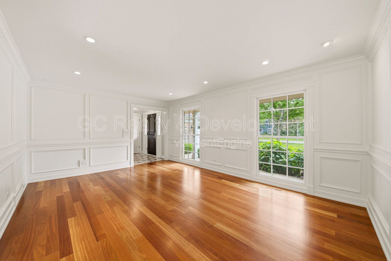 *** 5BR- 3.5BA / 2600+ SQFT / HARDWOOD FLOORS / FENCED YARD / CENTRAL AIR *** property image
