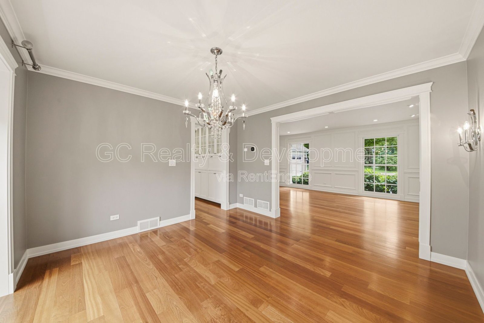 *** 5BR- 3.5BA / 2600+ SQFT / HARDWOOD FLOORS / FENCED YARD / CENTRAL AIR *** property image