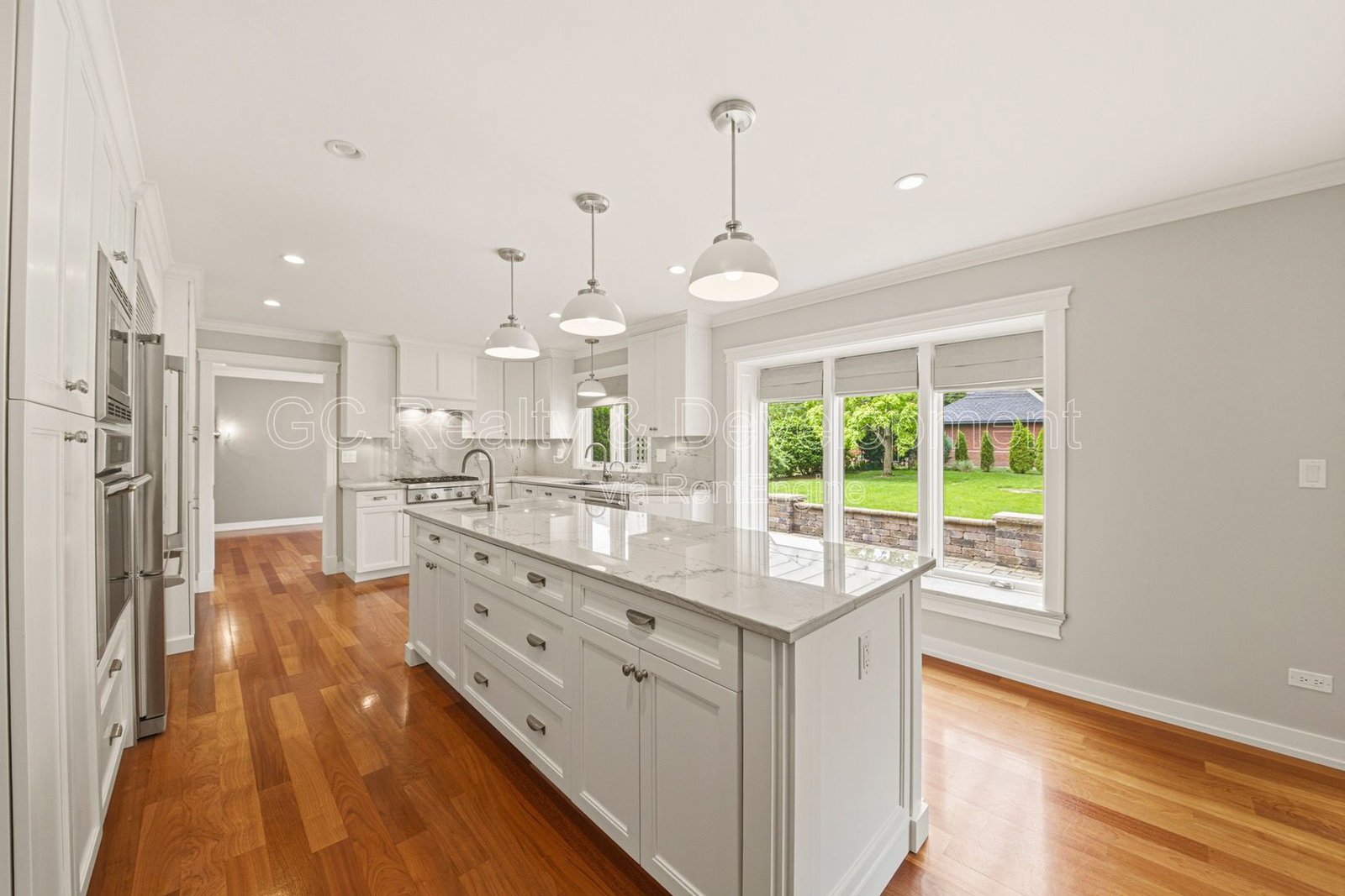 *** 5BR- 3.5BA / 2600+ SQFT / HARDWOOD FLOORS / FENCED YARD / CENTRAL AIR *** property image
