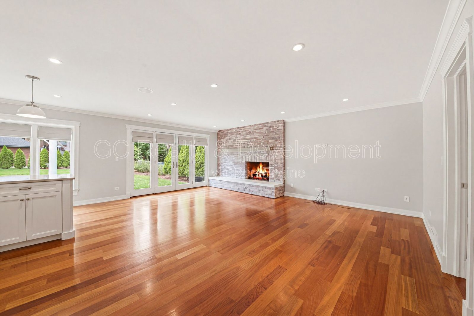 *** 5BR- 3.5BA / 2600+ SQFT / HARDWOOD FLOORS / FENCED YARD / CENTRAL AIR *** property image