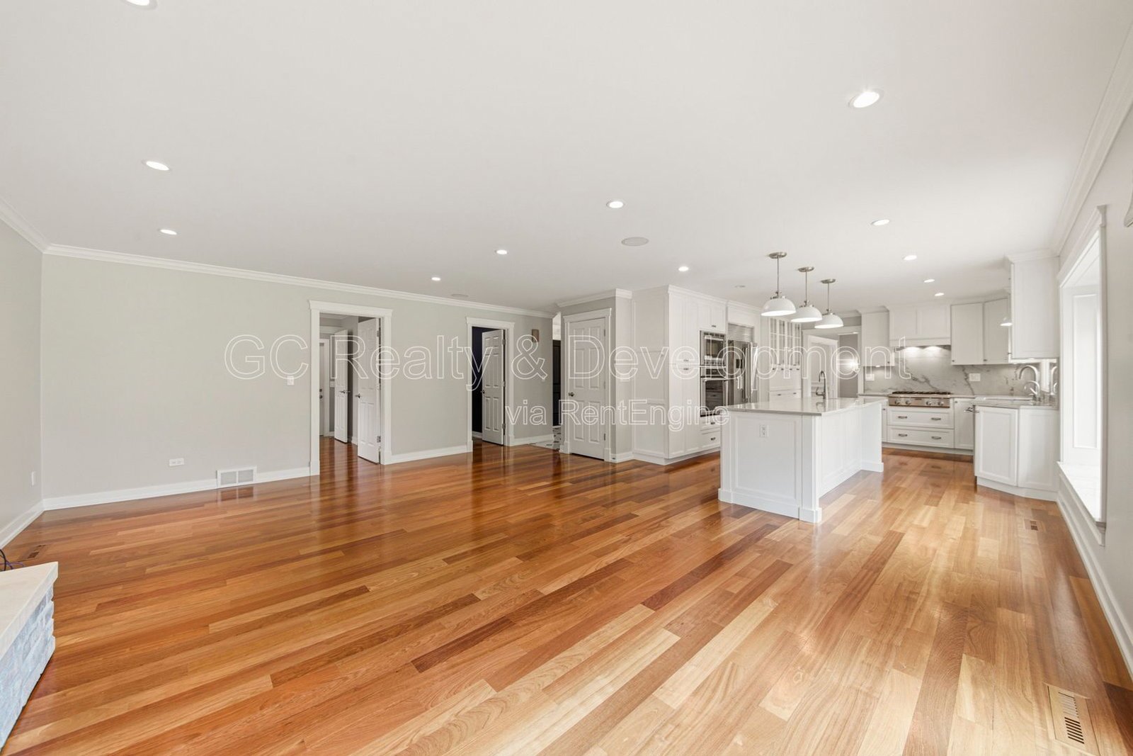 *** 5BR- 3.5BA / 2600+ SQFT / HARDWOOD FLOORS / FENCED YARD / CENTRAL AIR *** property image