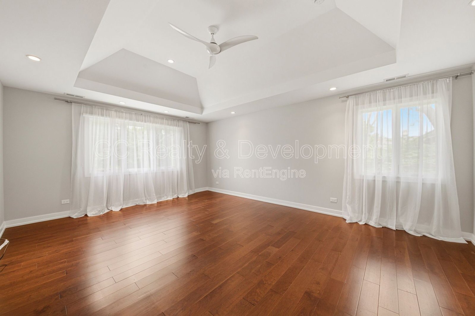 *** 5BR- 3.5BA / 2600+ SQFT / HARDWOOD FLOORS / FENCED YARD / CENTRAL AIR *** property image