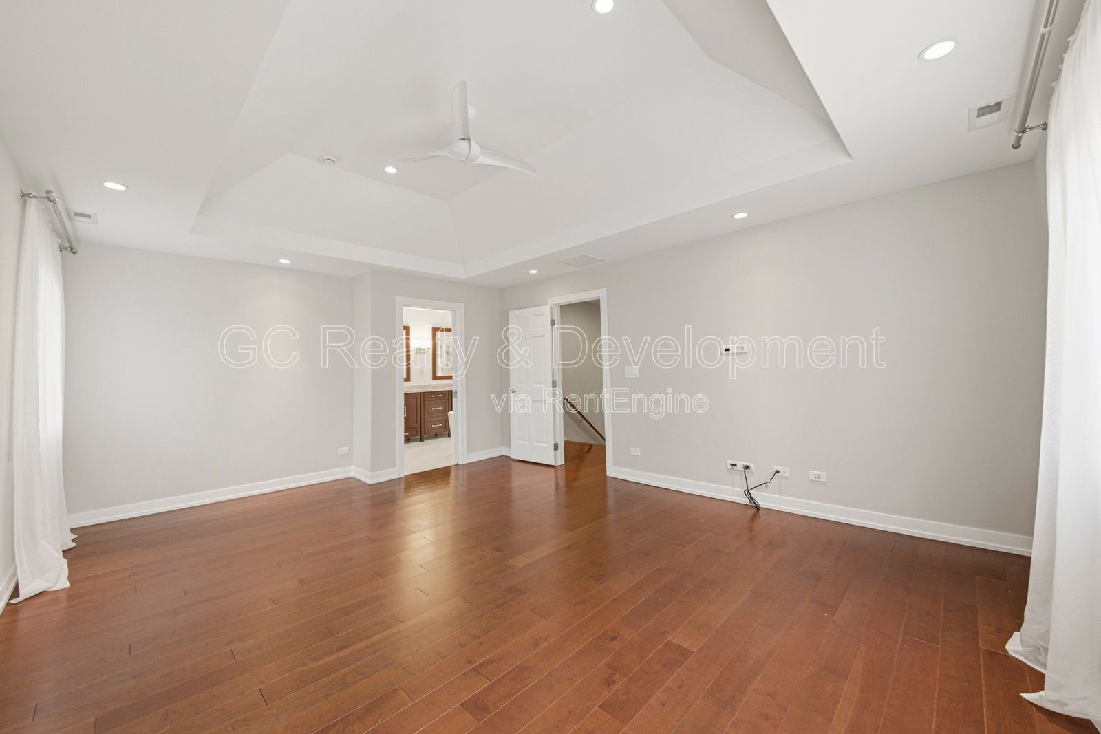 *** 5BR- 3.5BA / 2600+ SQFT / HARDWOOD FLOORS / FENCED YARD / CENTRAL AIR *** property image