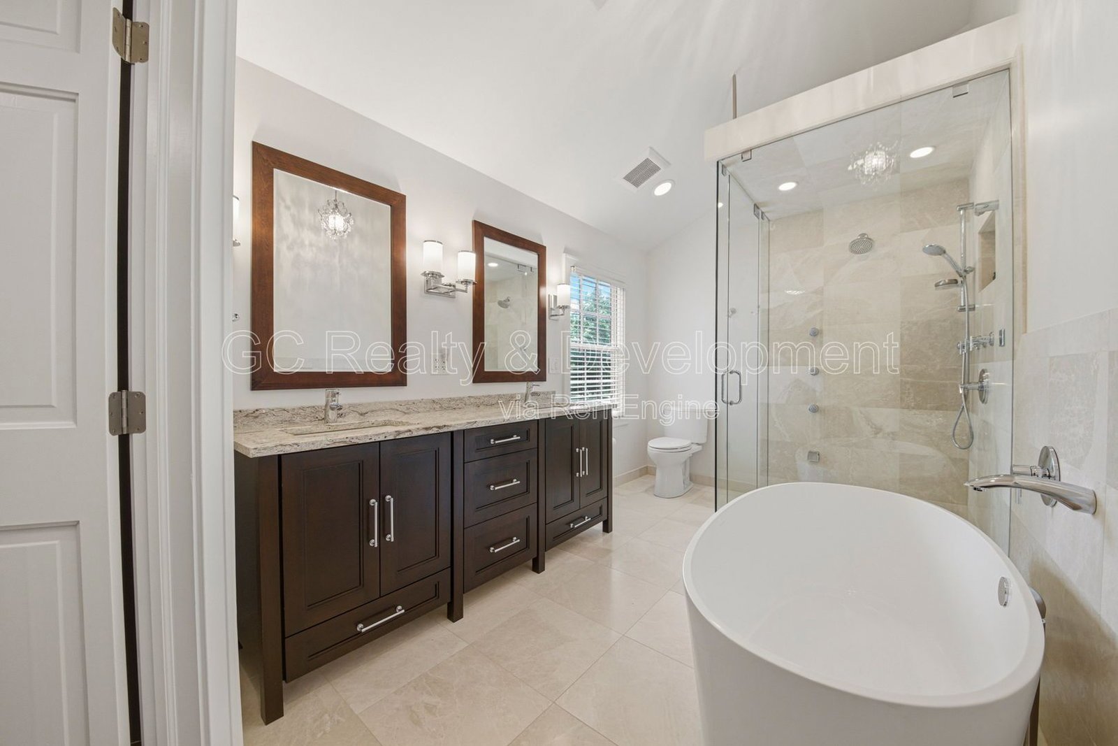 *** 5BR- 3.5BA / 2600+ SQFT / HARDWOOD FLOORS / FENCED YARD / CENTRAL AIR *** property image