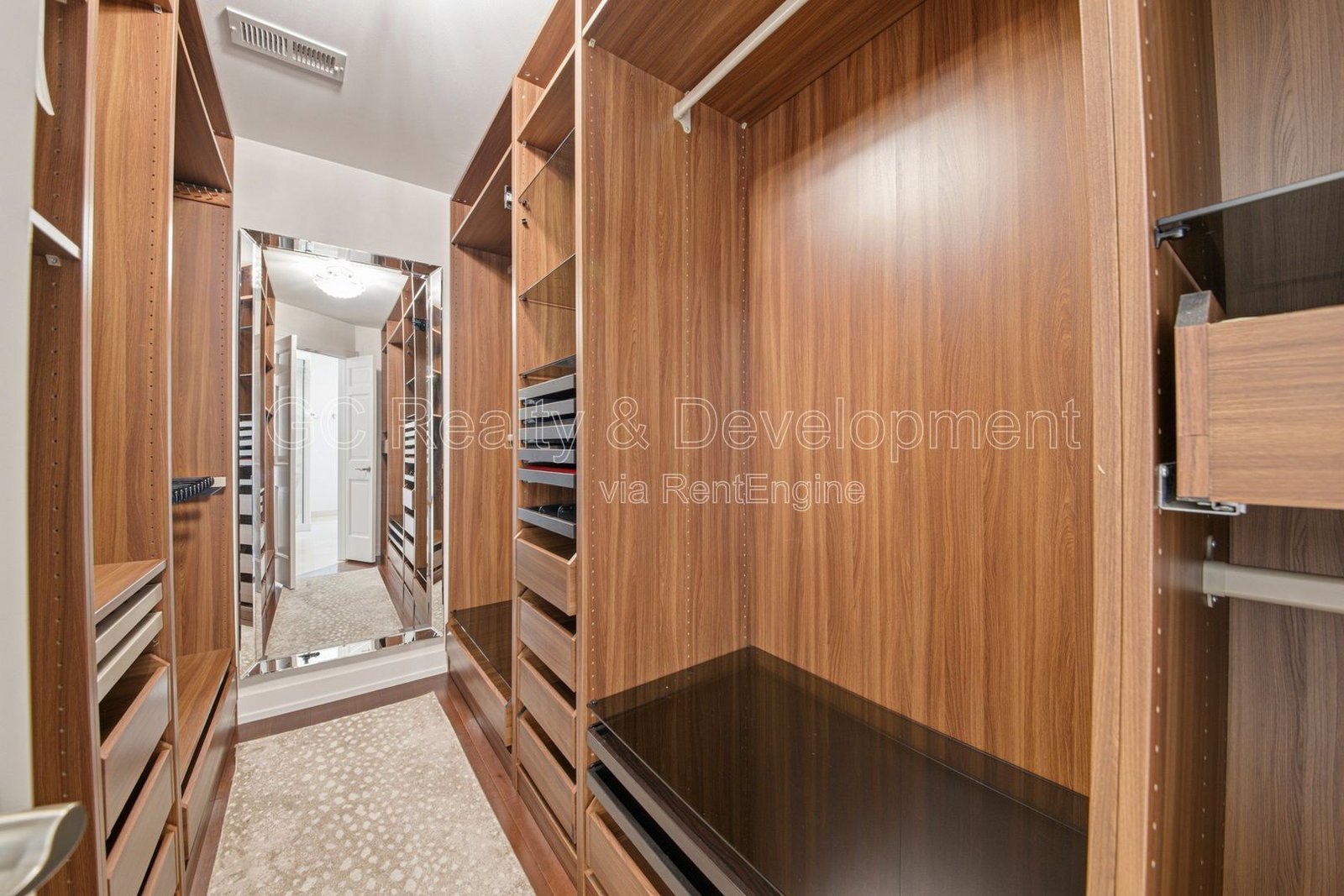 *** 5BR- 3.5BA / 2600+ SQFT / HARDWOOD FLOORS / FENCED YARD / CENTRAL AIR *** property image