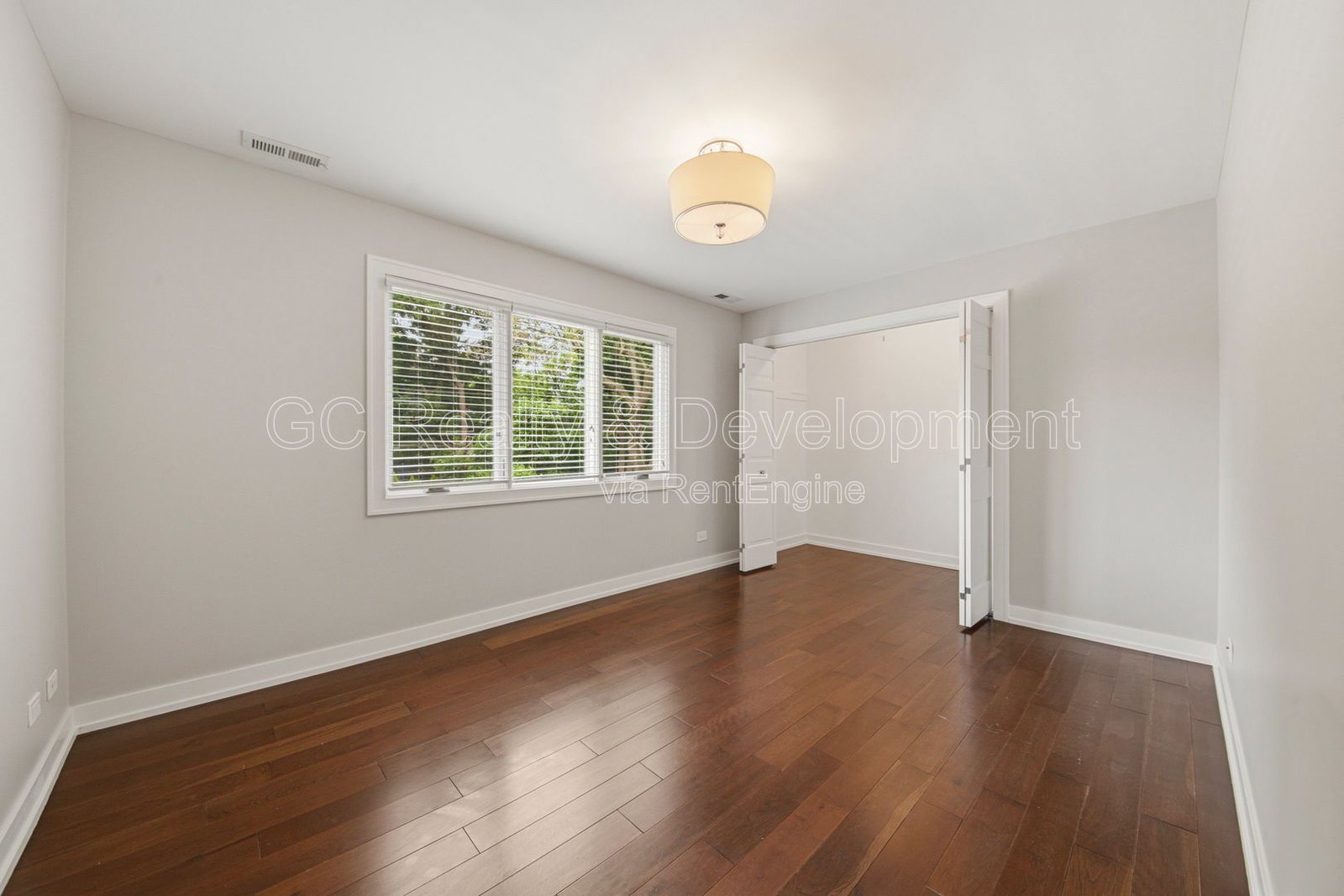 *** 5BR- 3.5BA / 2600+ SQFT / HARDWOOD FLOORS / FENCED YARD / CENTRAL AIR *** property image