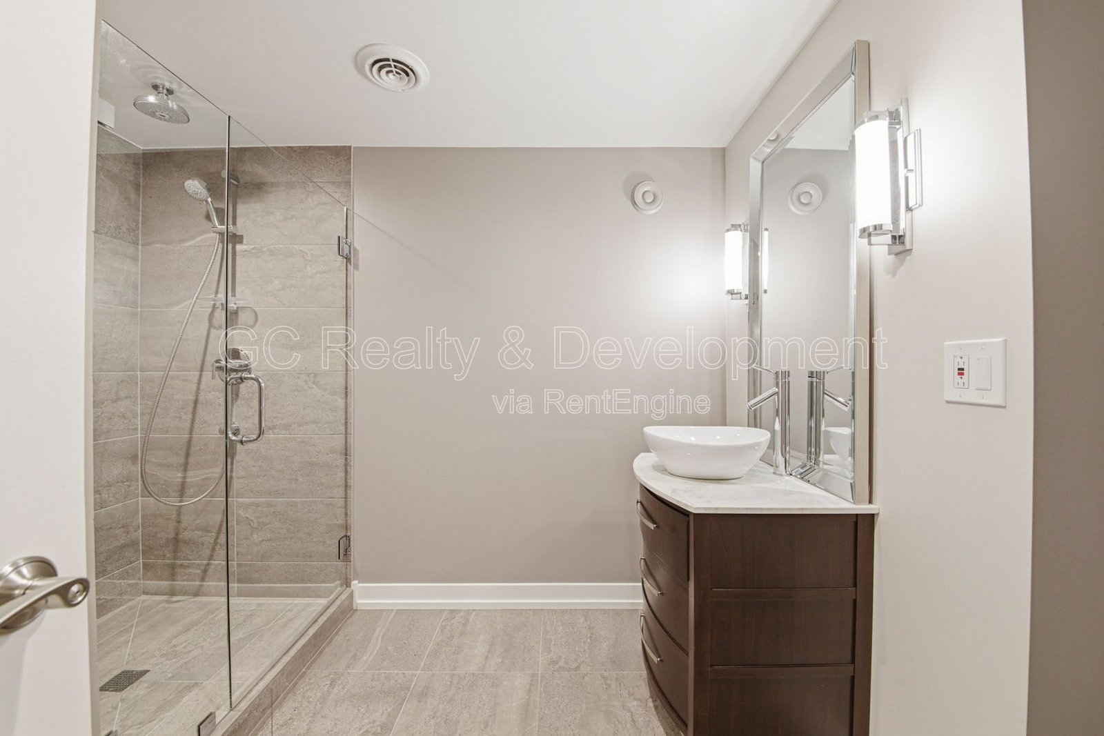 *** 5BR- 3.5BA / 2600+ SQFT / HARDWOOD FLOORS / FENCED YARD / CENTRAL AIR *** property image