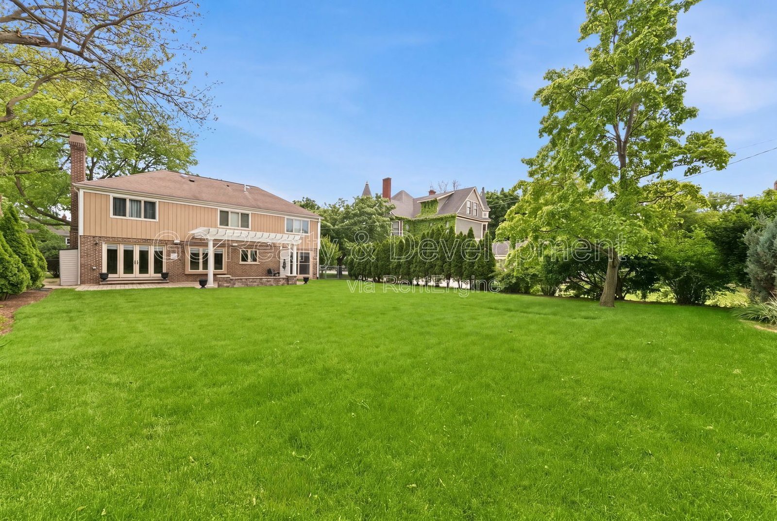 *** 5BR- 3.5BA / 2600+ SQFT / HARDWOOD FLOORS / FENCED YARD / CENTRAL AIR *** property image