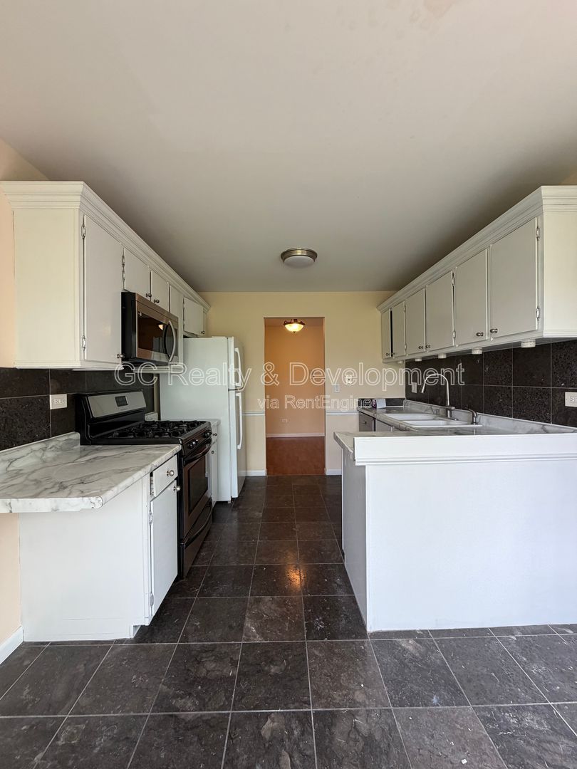 *** 2BR - 2BA / HARDWOOD FLOORS / IN UNIT LAUNDRY / CENTRAL AC / WALK TO TRAIN *** property image