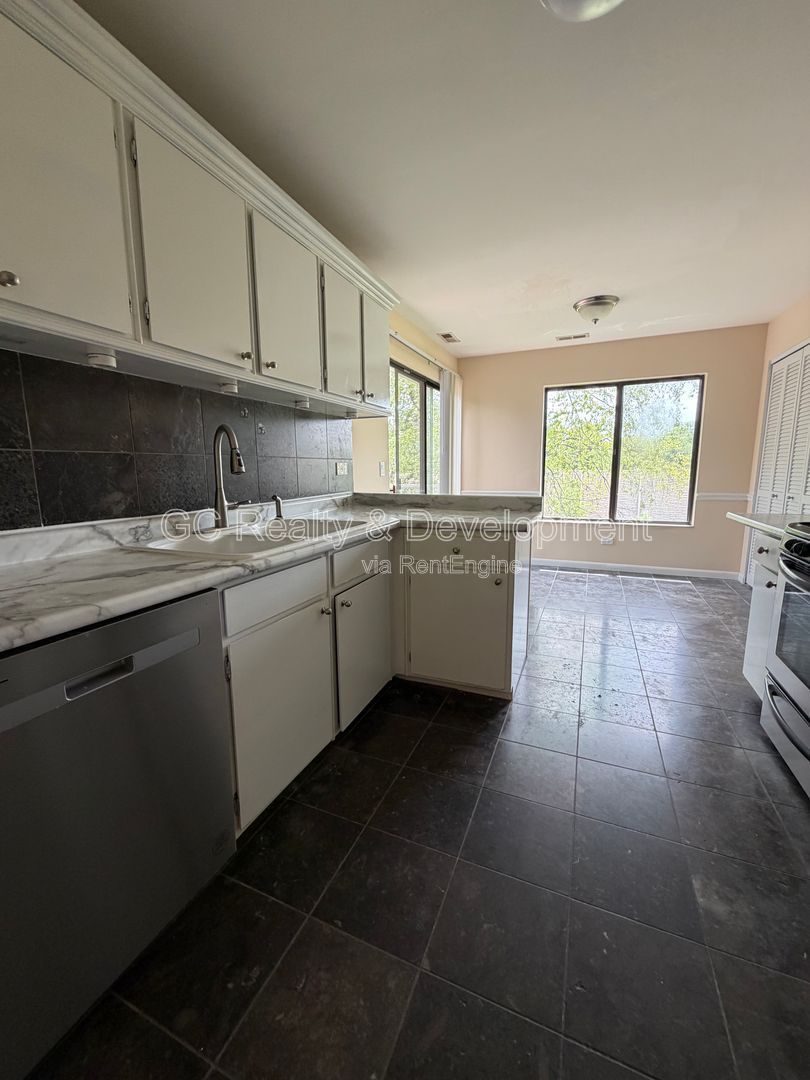*** 2BR - 2BA / HARDWOOD FLOORS / IN UNIT LAUNDRY / CENTRAL AC / WALK TO TRAIN *** property image