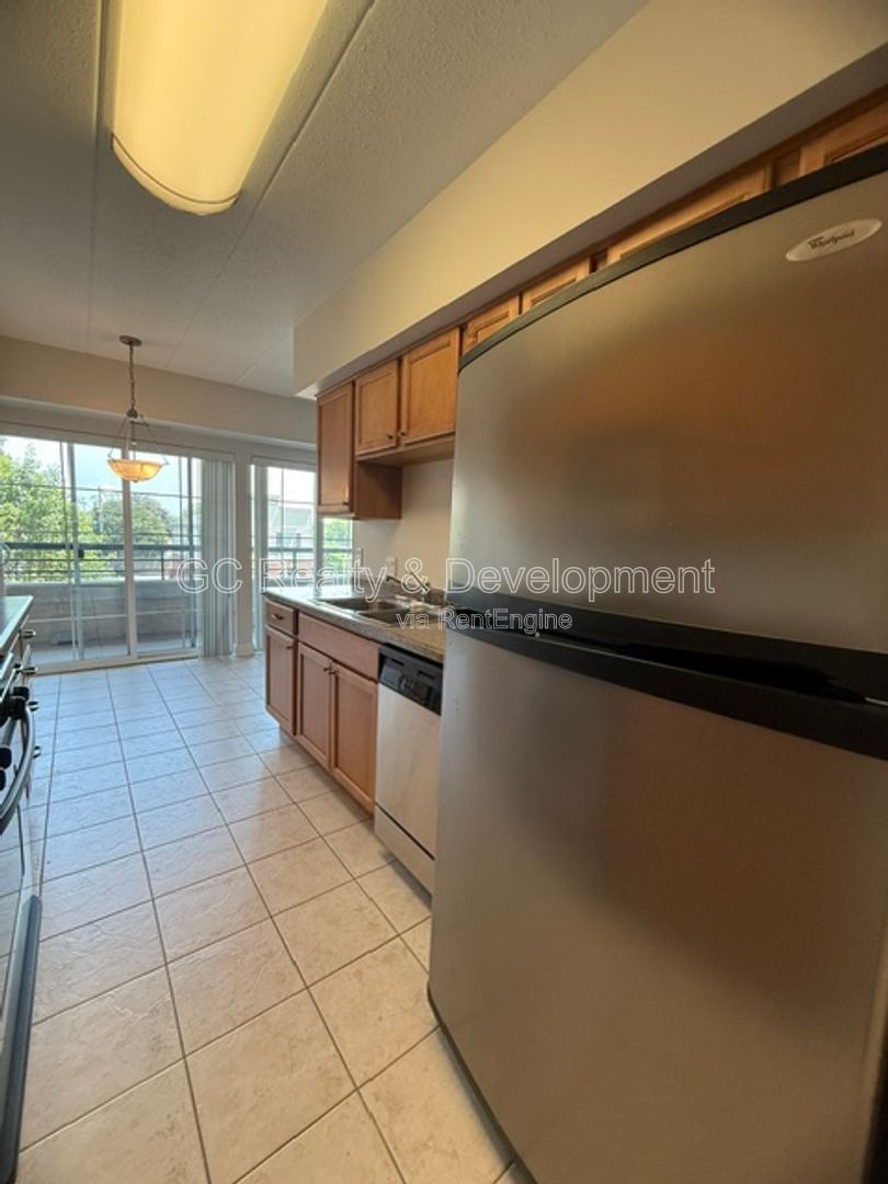 *** 2 BDRM - 2 BTH / TONS OF CLOSET SPACE / DETACHED GARAGE / CENTRAL AC / STORAGE CLOSET *** property image