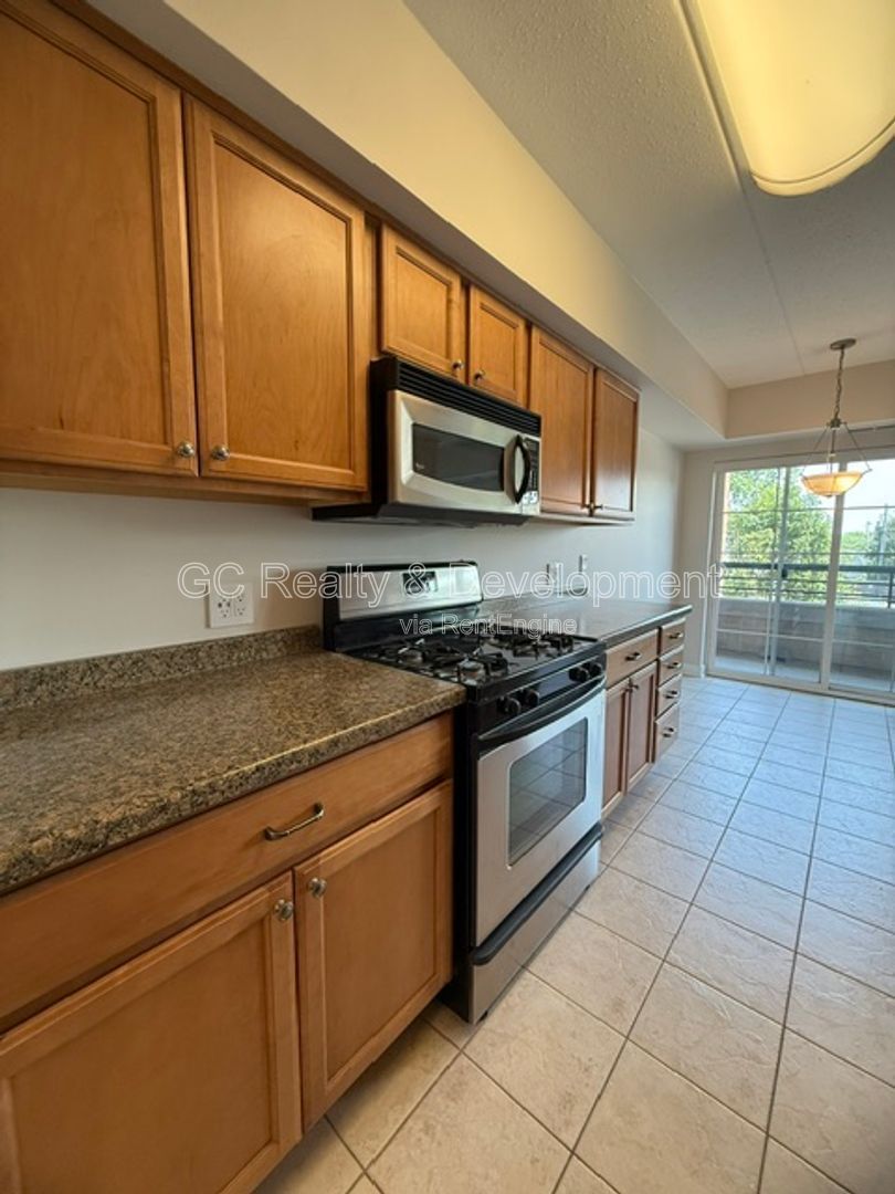 *** 2 BDRM - 2 BTH / TONS OF CLOSET SPACE / DETACHED GARAGE / CENTRAL AC / STORAGE CLOSET *** property image