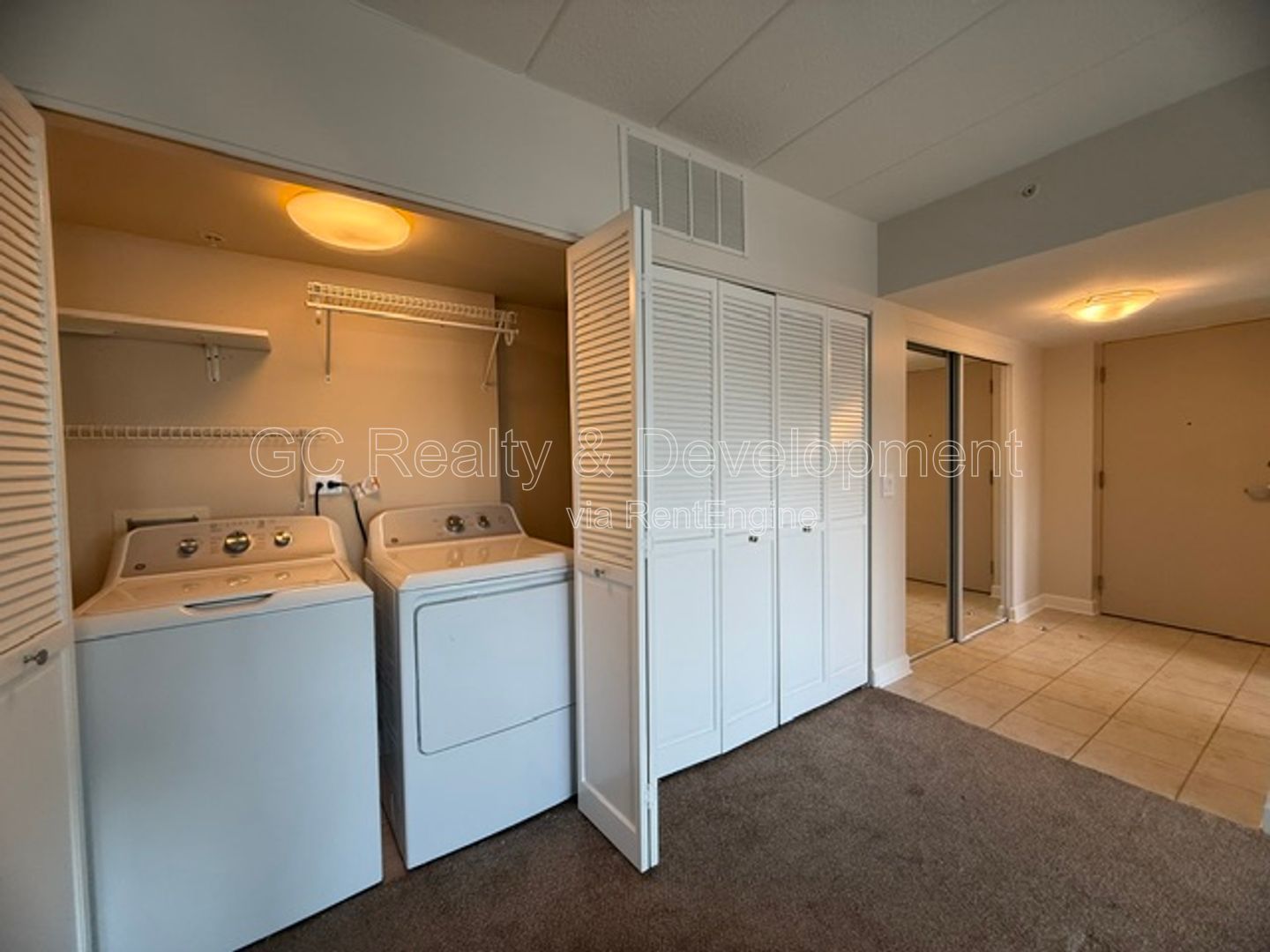 *** 2 BDRM - 2 BTH / TONS OF CLOSET SPACE / DETACHED GARAGE / CENTRAL AC / STORAGE CLOSET *** property image