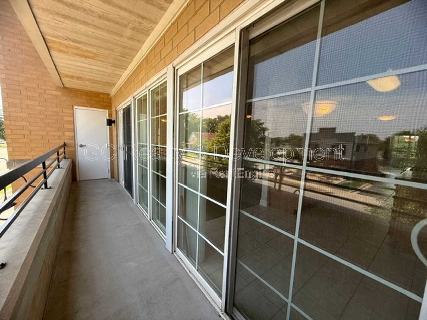 *** 2 BDRM - 2 BTH / TONS OF CLOSET SPACE / DETACHED GARAGE / CENTRAL AC / STORAGE CLOSET *** property image