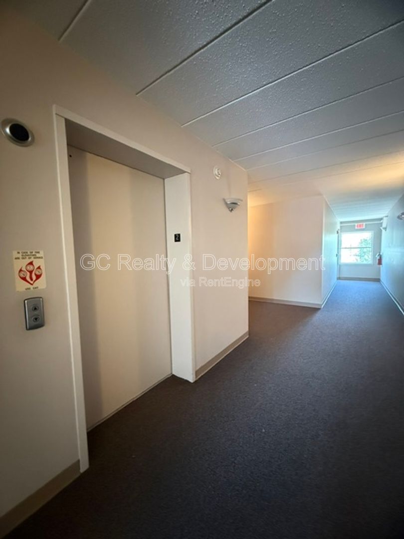 *** 2 BDRM - 2 BTH / TONS OF CLOSET SPACE / DETACHED GARAGE / CENTRAL AC / STORAGE CLOSET *** property image