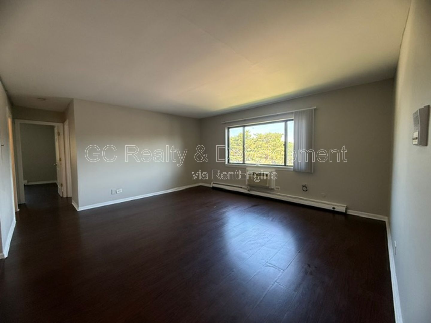 *** 2 BDRM / PARKING INCLUDED / LAUNDRY ON SITE / ONLY PAY ELECTRIC *** property image