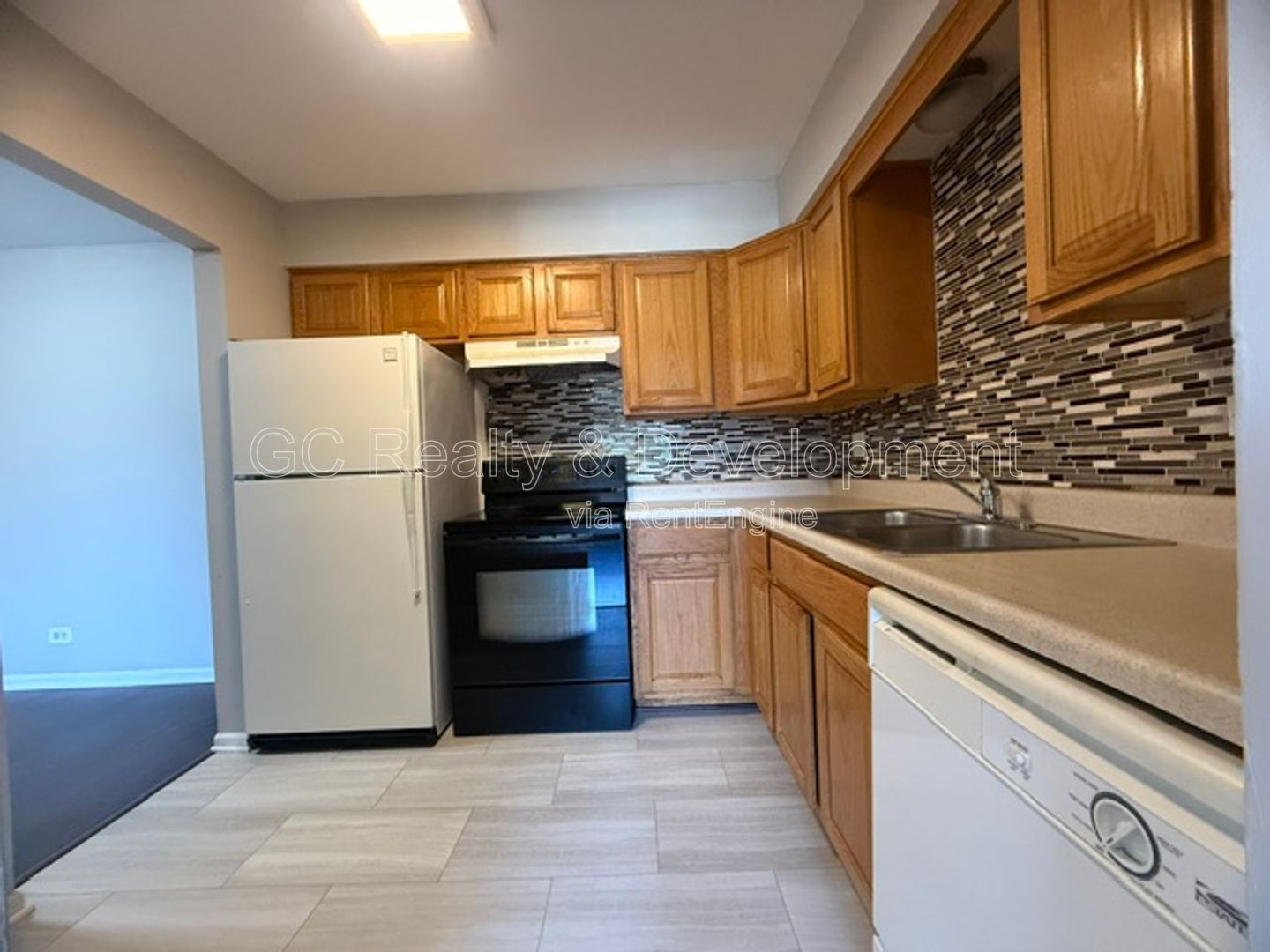 *** 2 BDRM / PARKING INCLUDED / LAUNDRY ON SITE / ONLY PAY ELECTRIC *** property image
