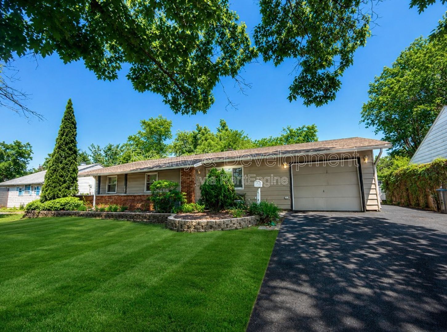 *** 3 BDRM - 2 BTH / CENTRAL AC / IN UNIT LAUNDRY / UPDATED THROUGHOUT / FENCED YARD *** property image