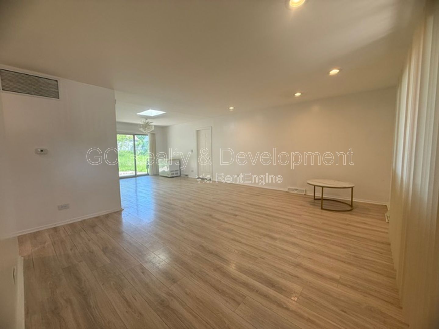 *** 3 BDRM - 2 BTH / CENTRAL AC / IN UNIT LAUNDRY / UPDATED THROUGHOUT / FENCED YARD *** property image