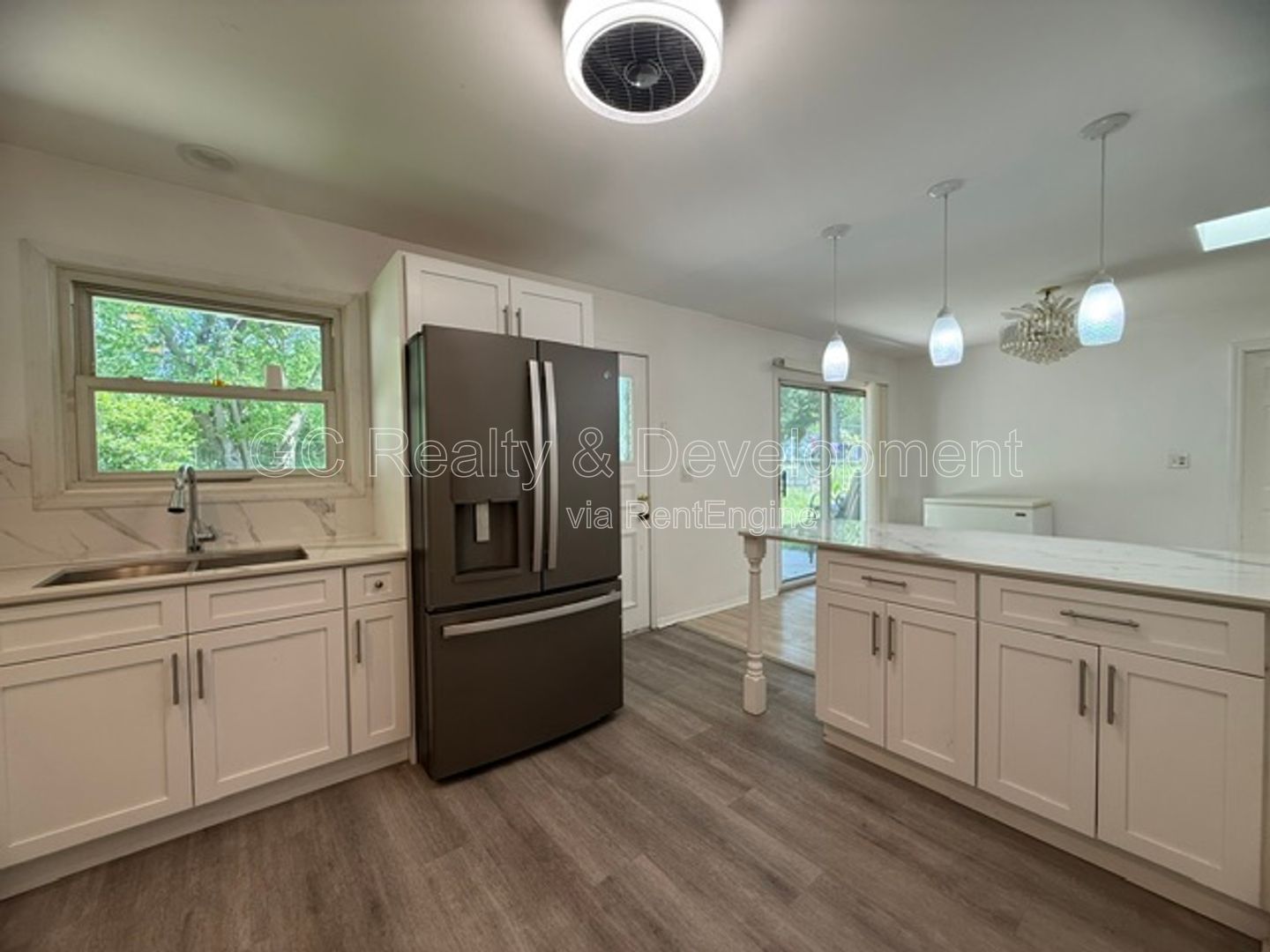 *** 3 BDRM - 2 BTH / CENTRAL AC / IN UNIT LAUNDRY / UPDATED THROUGHOUT / FENCED YARD *** property image