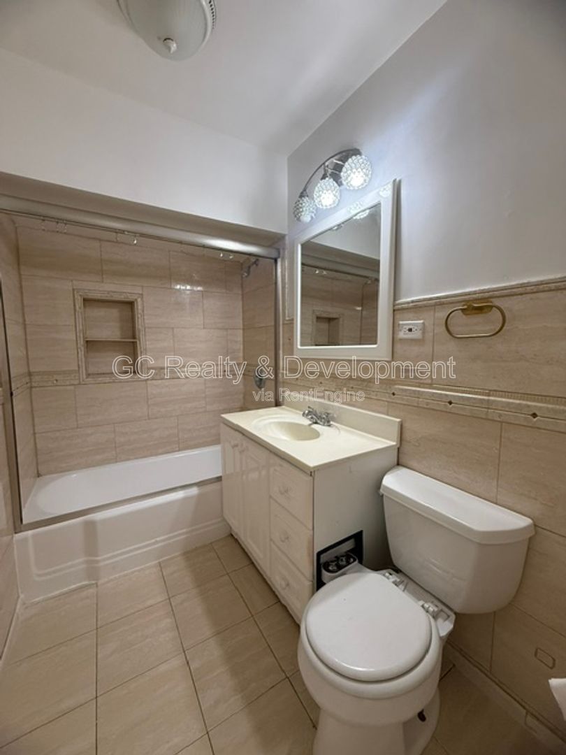 *** 3 BDRM - 2 BTH / CENTRAL AC / IN UNIT LAUNDRY / UPDATED THROUGHOUT / FENCED YARD *** property image