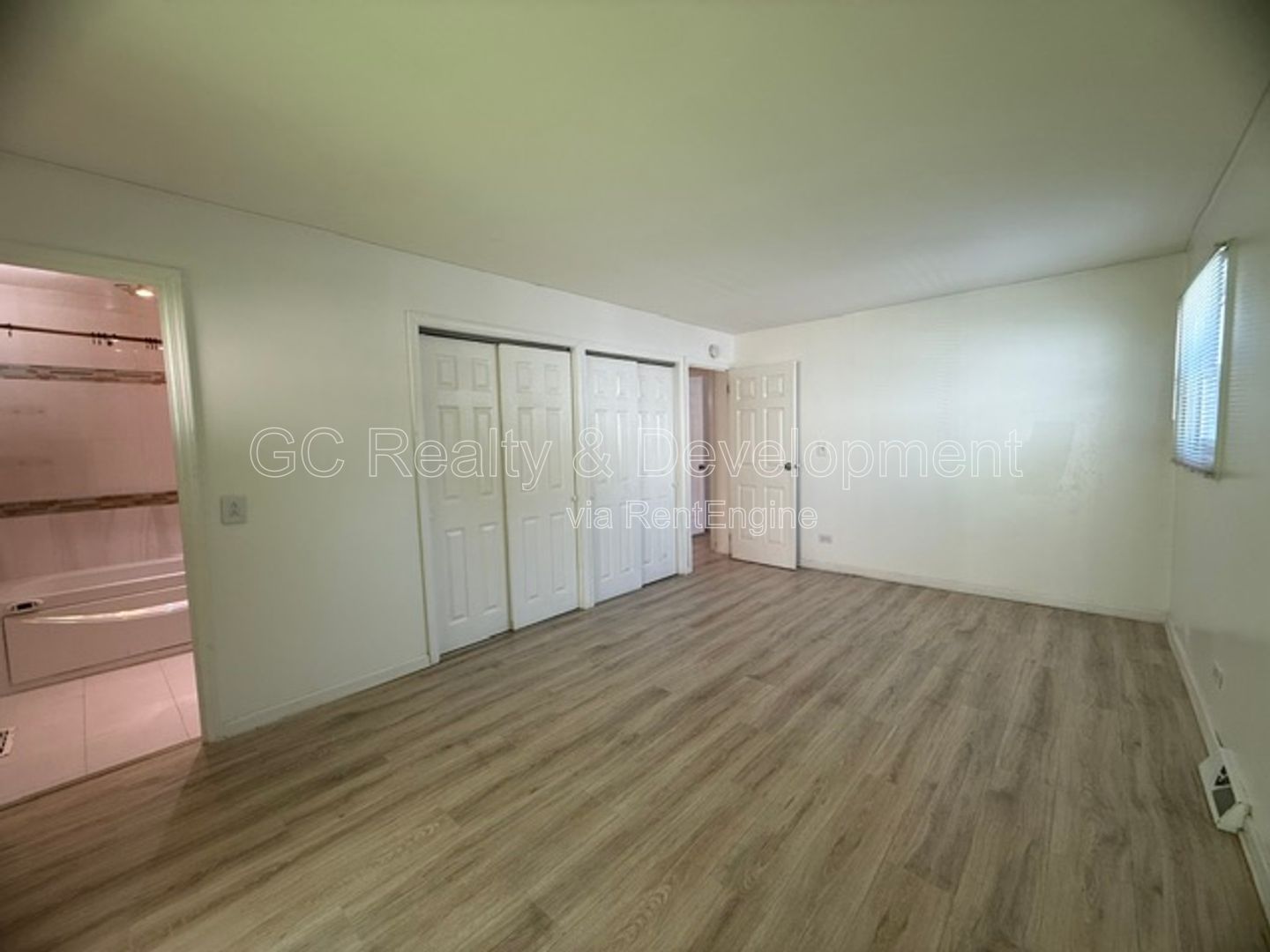 *** 3 BDRM - 2 BTH / CENTRAL AC / IN UNIT LAUNDRY / UPDATED THROUGHOUT / FENCED YARD *** property image