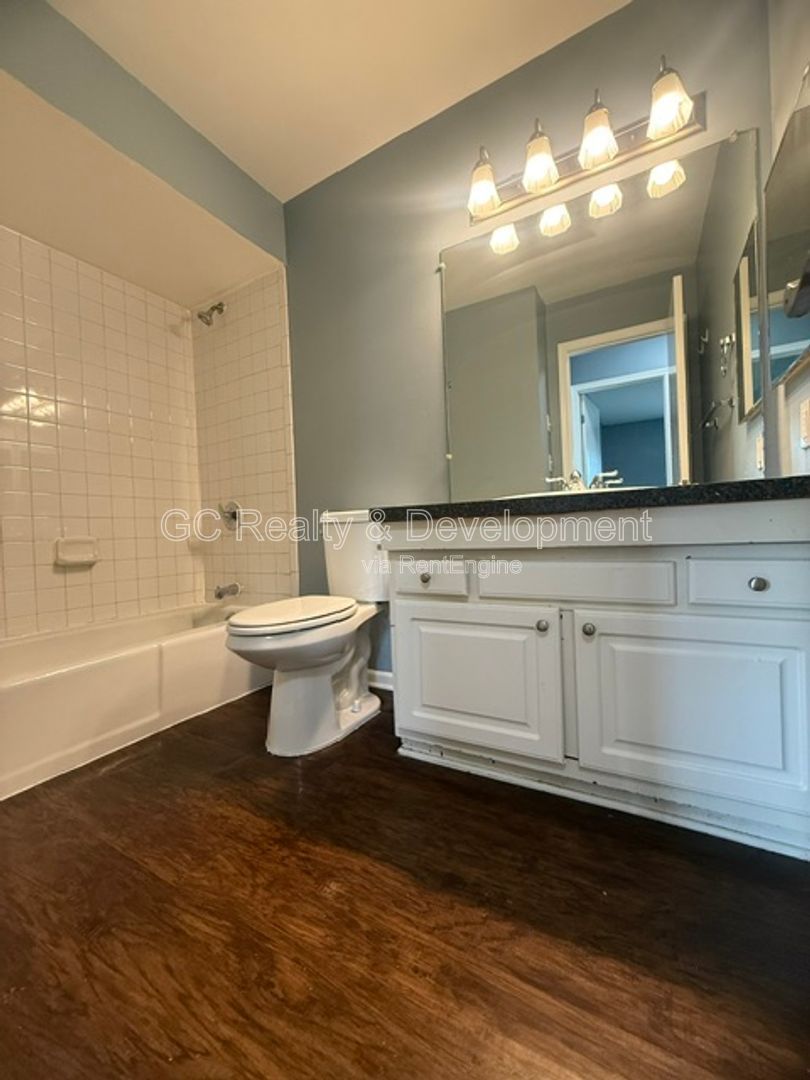 *** 2 BDRM / PET FRIENDLY / TENANT ONLY PAYS ELECTRIC / STORAGE UNIT / 2 PARKING SPOTS *** property image