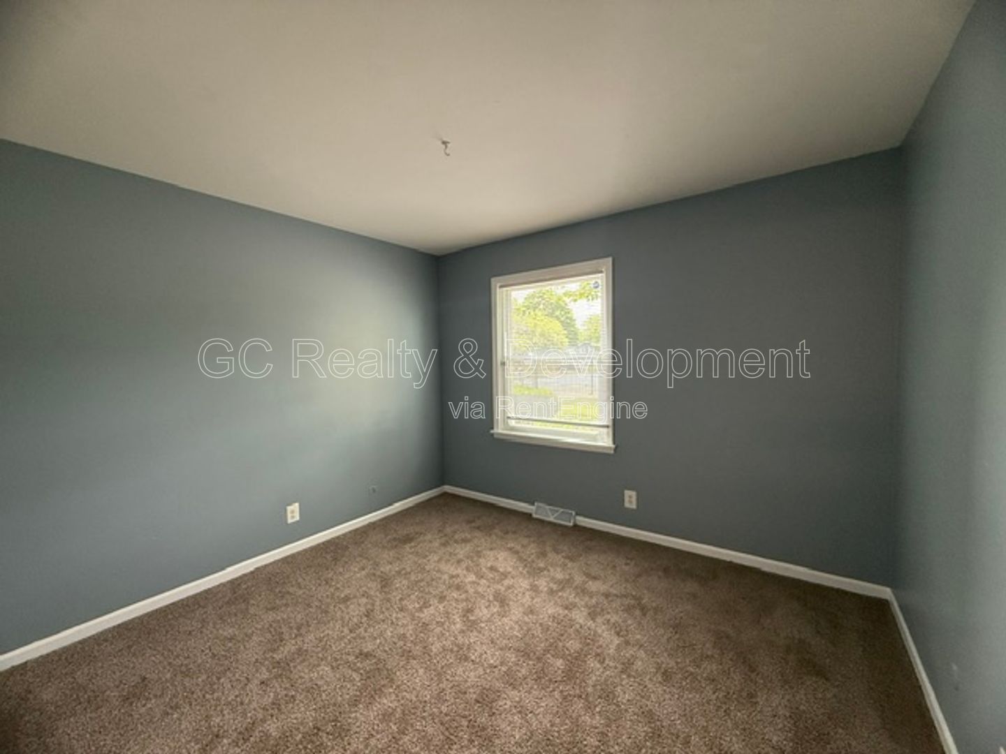 *** 2 BDRM / PET FRIENDLY / TENANT ONLY PAYS ELECTRIC / STORAGE UNIT / 2 PARKING SPOTS *** property image