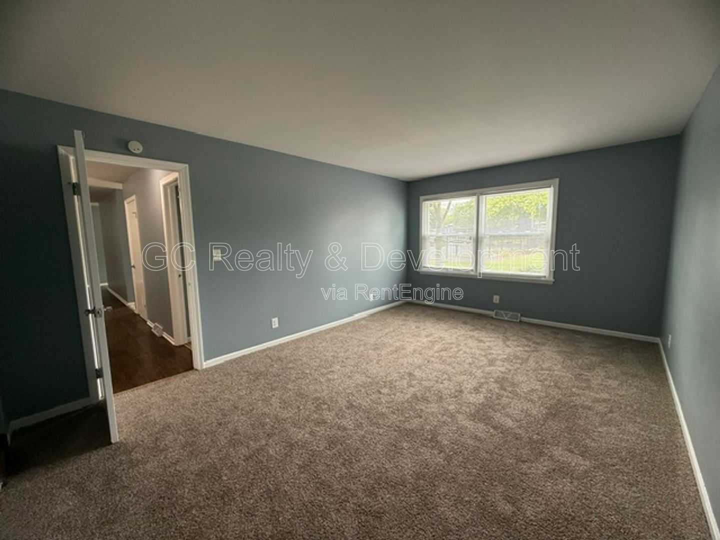 *** 2 BDRM / PET FRIENDLY / TENANT ONLY PAYS ELECTRIC / STORAGE UNIT / 2 PARKING SPOTS *** property image